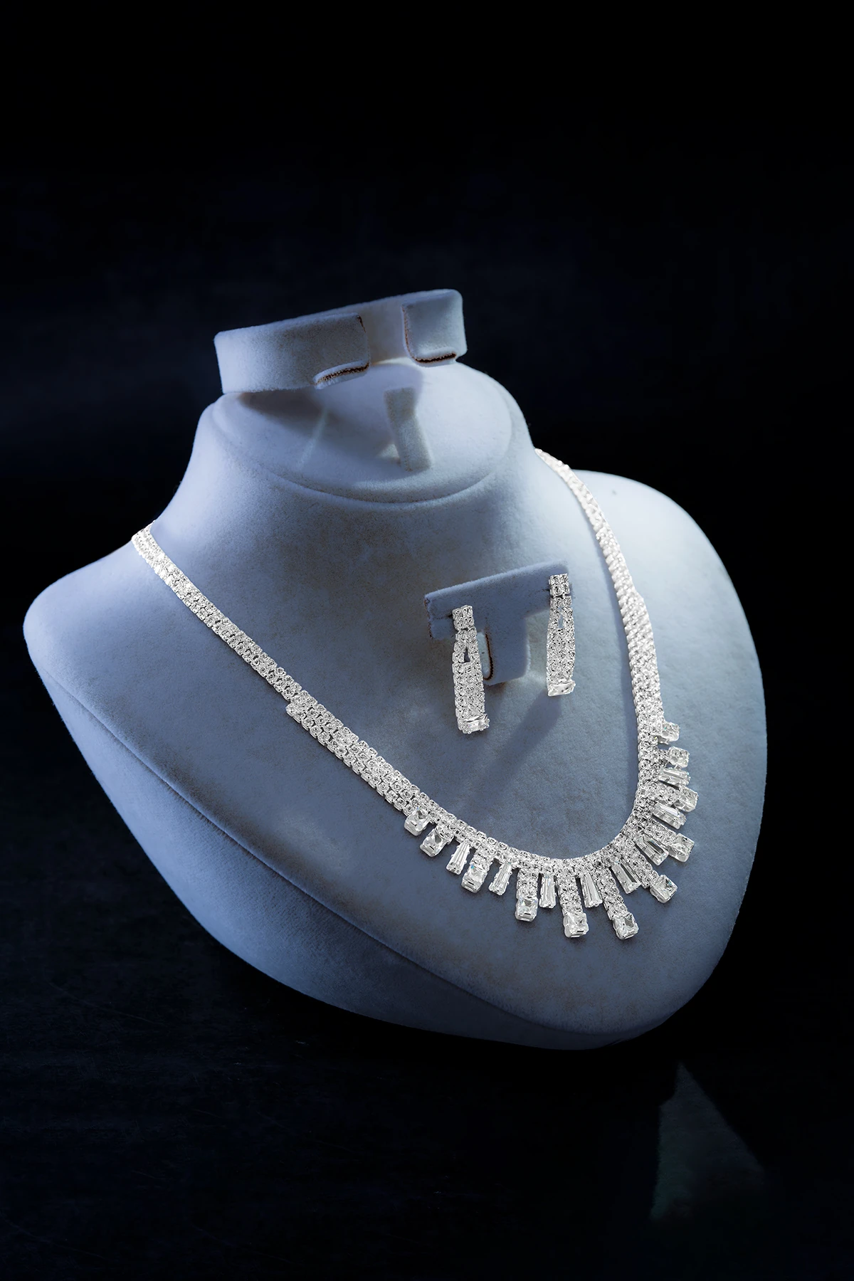 Kadın Bijuteri Kolye Küpe Set - Aurelia Model Zirkon Taşlı Zarif Su Yolu Set