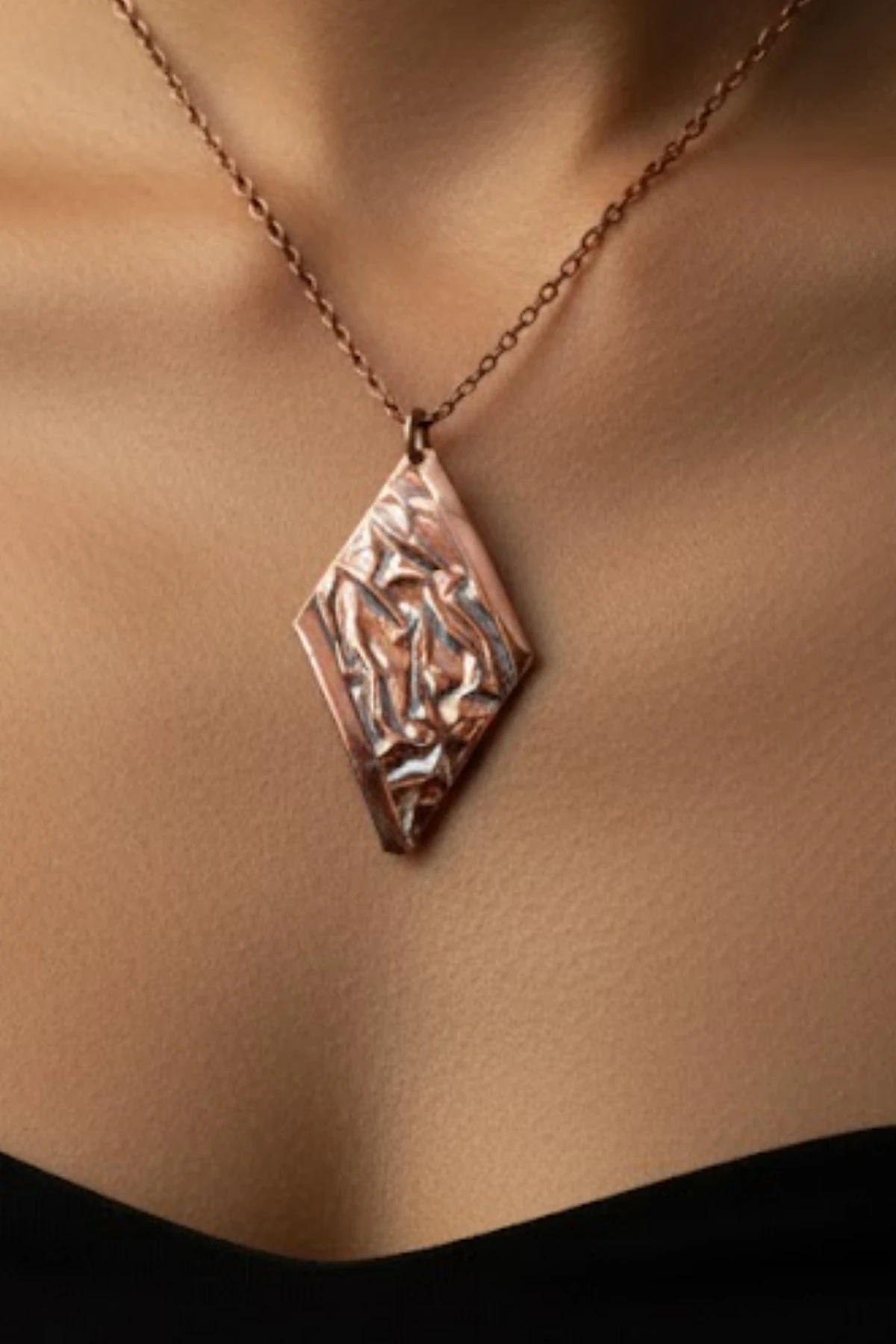 Kadın Bakır Kolye - Bej Sonbahar Işıltısı Model Bakır Kadın Kolye