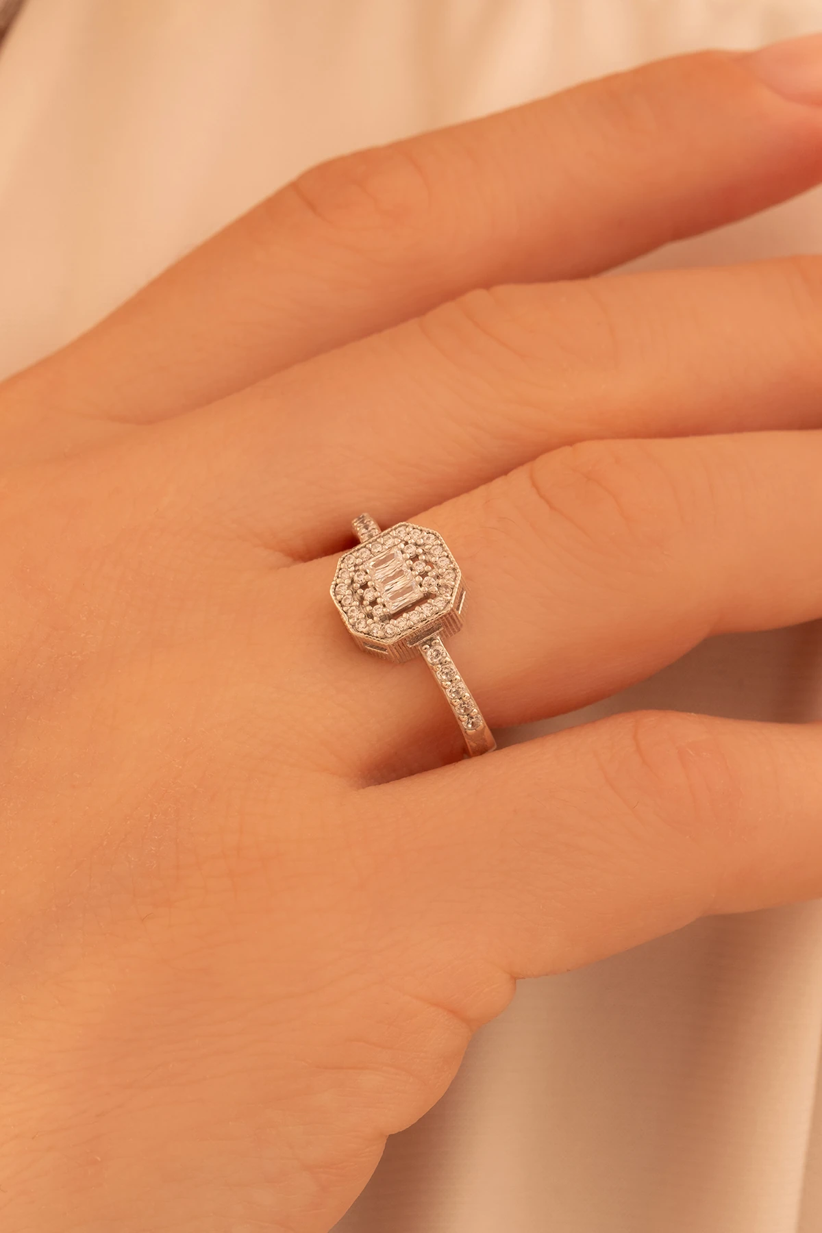 Kadın Gümüş Yüzük - Perihan Baget Taşlı Zirkon Süslemeli Kadın Yüzük