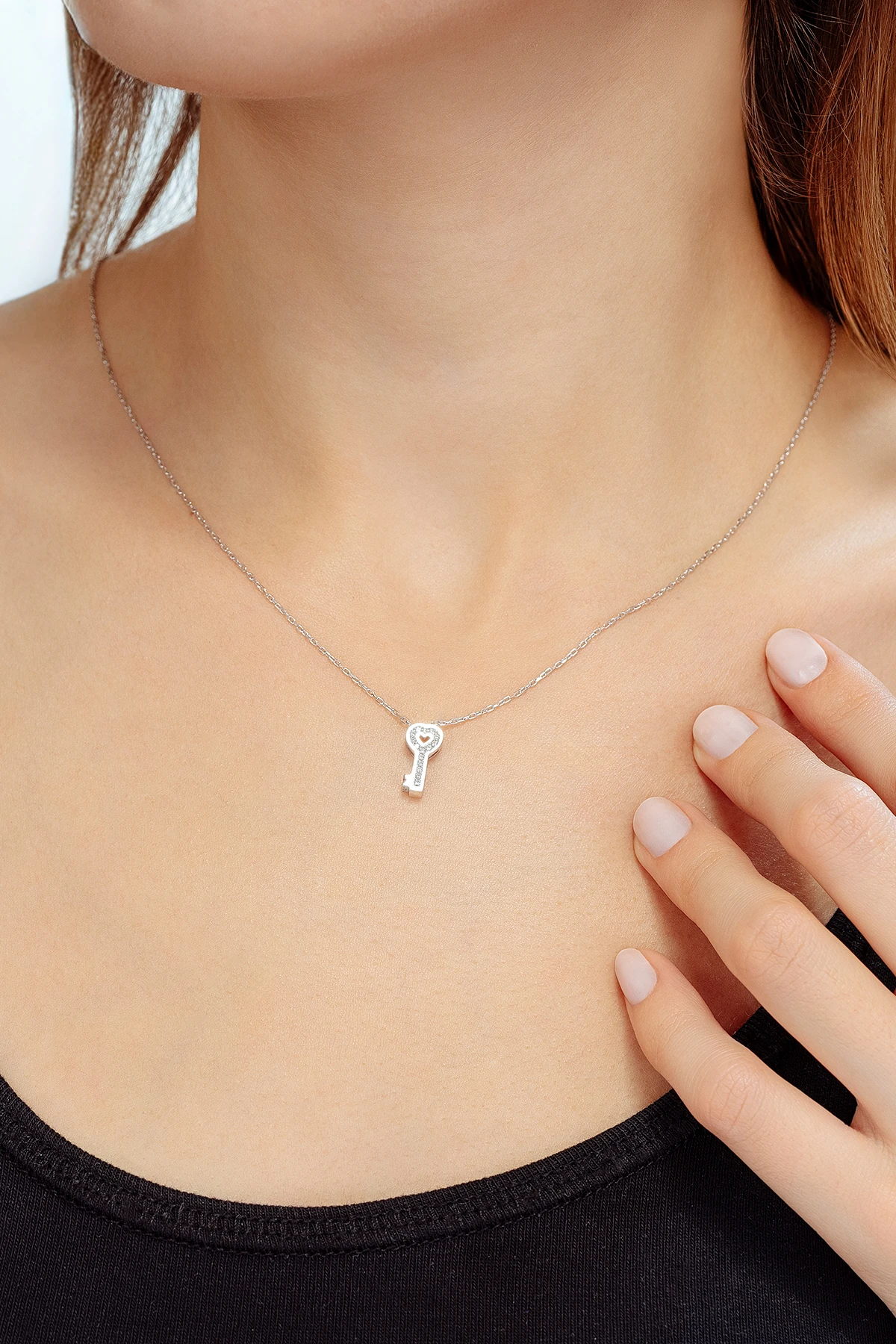 Kadın Gümüş Kolye - Swarovski Taşlı Zirconia Kalpli Anahtar Motifli Kadın Kolye