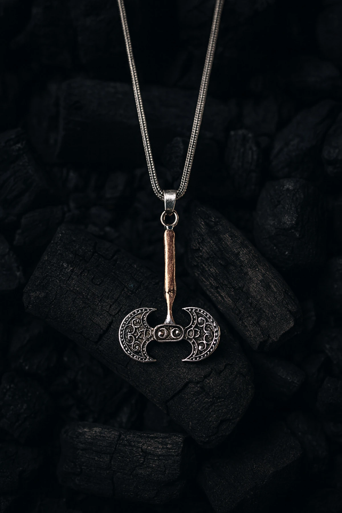 Erkek Çift Taraflı Balta Figürlü Gümüş Kolye – Viking Savaşçı Modeli