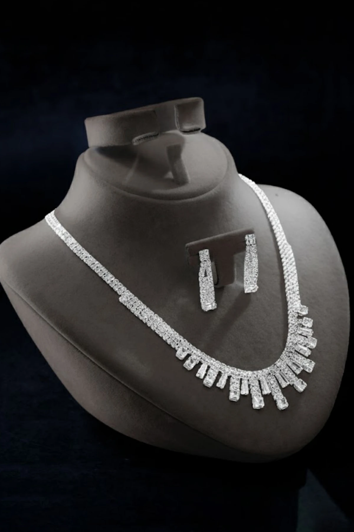 Kadın Bijuteri Kolye Küpe Set - Aurelia Model Zirkon Taşlı Zarif Su Yolu Set