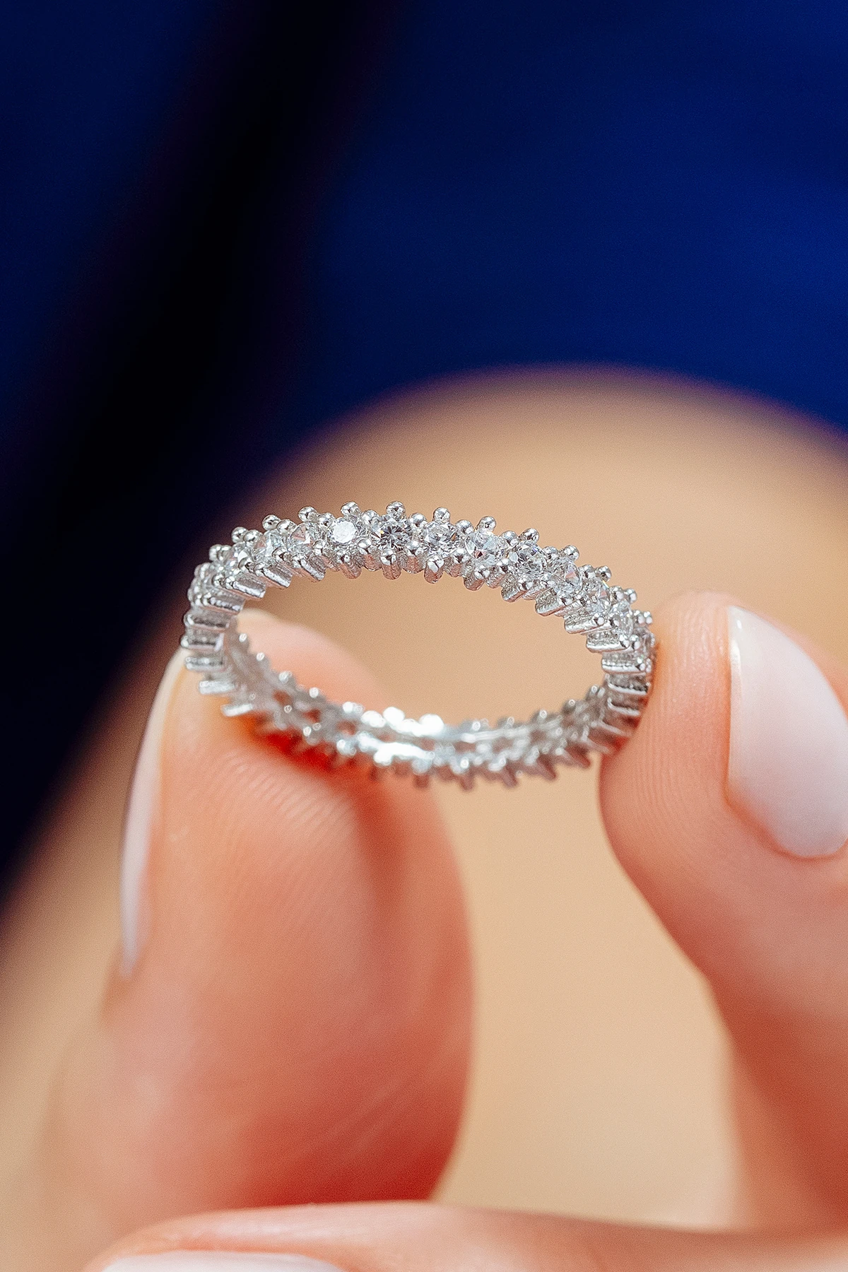 Kadın Gümüş Yüzük - Tek Sıra Tamtur Zirkon Taşlı Gümüş Yüzük