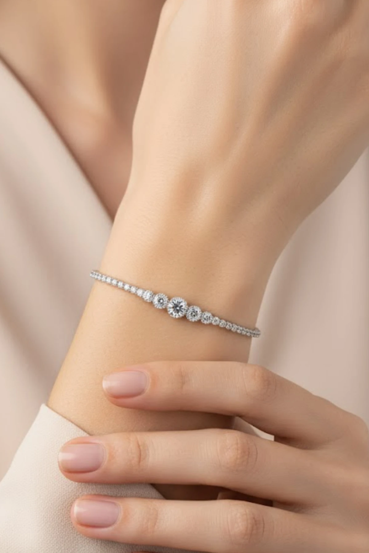 Parla Model Zirkon Taşlı Gümüş Su Yolu Kadın Bileklik