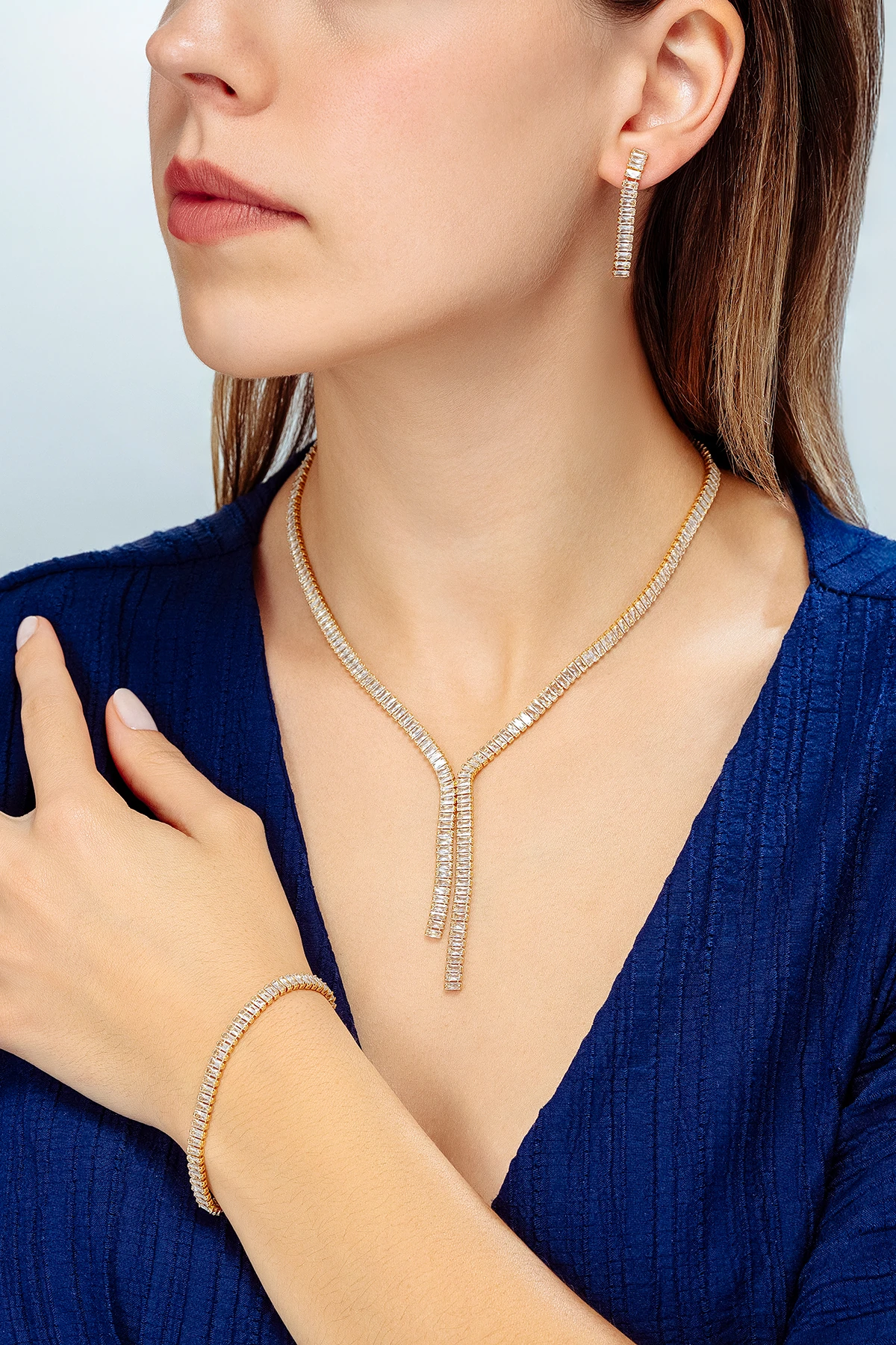 Kadın Bijuteri Kolye Bileklik Küpe Tam Set - Altın Kaplama Elora Baget Taşlı Zarif Su Yolu Tam Set