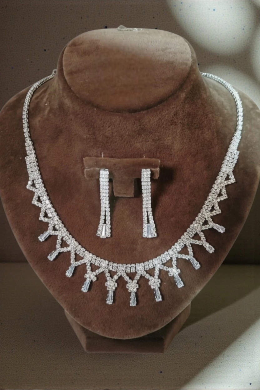 Kadın Bijuteri Kolye Küpe Set - Martina Model Baget Taşlı Zarif Su Yolu Set