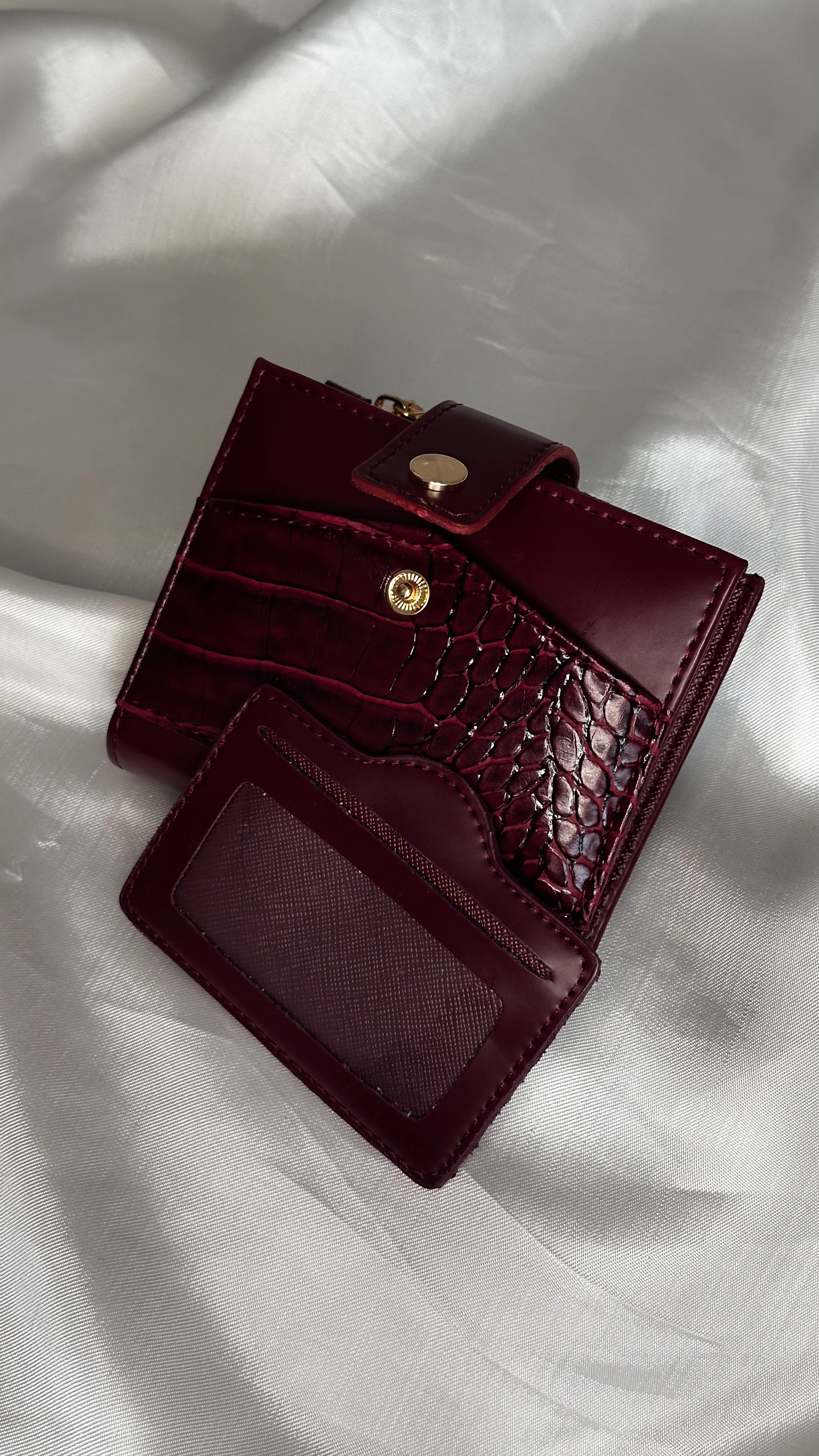 Suni Deri Kadın Orta Boy Çıtçıtlı Cüzdan, Kartlık, Kağıt ve Bozuk Para Bölme Detaylı - Bordo