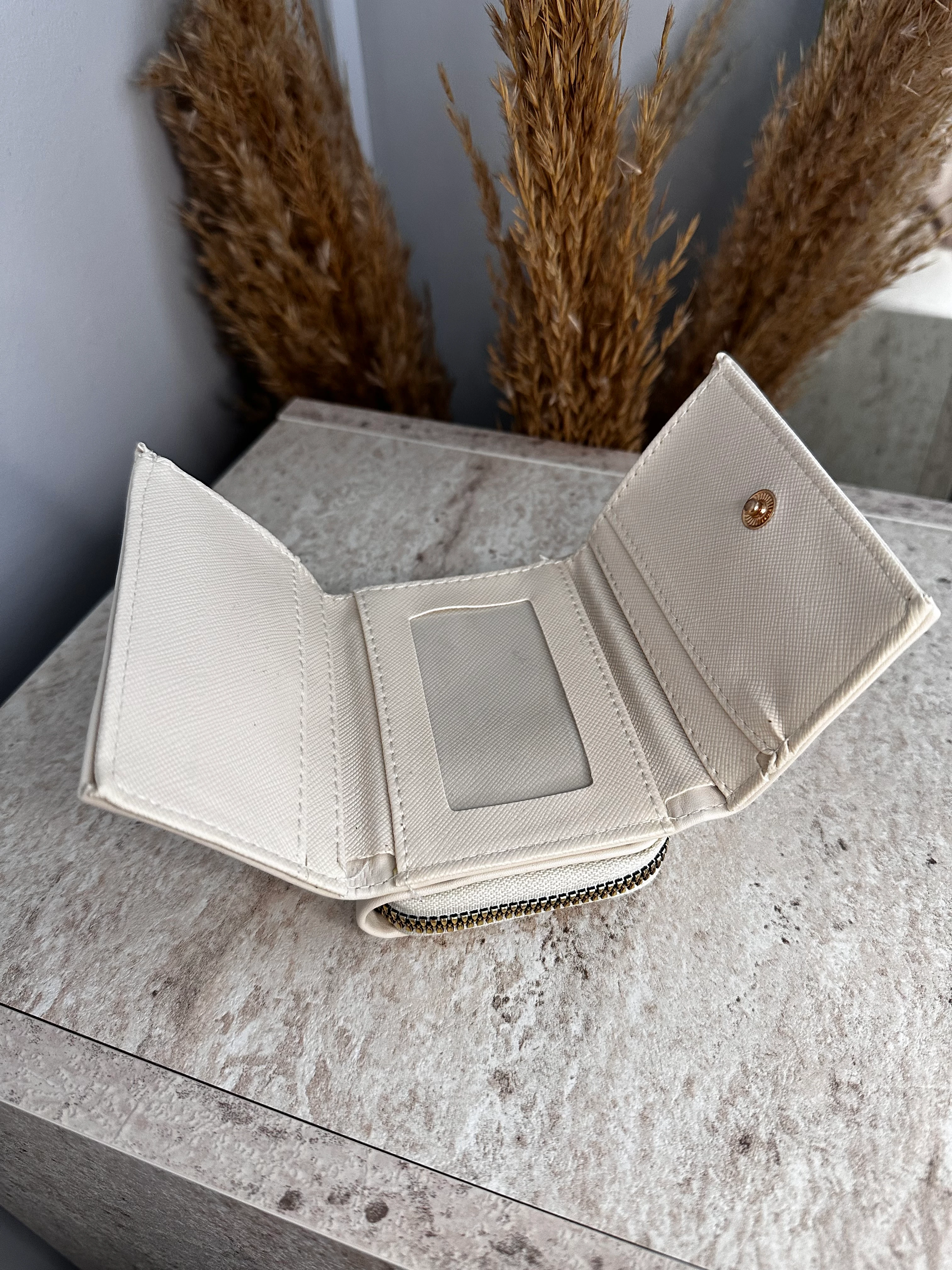 Suni Deri Kadın Orta Boy Çıtçıtlı Cüzdan- Kağıt ve Bozuk Para Bölmeli - Krem