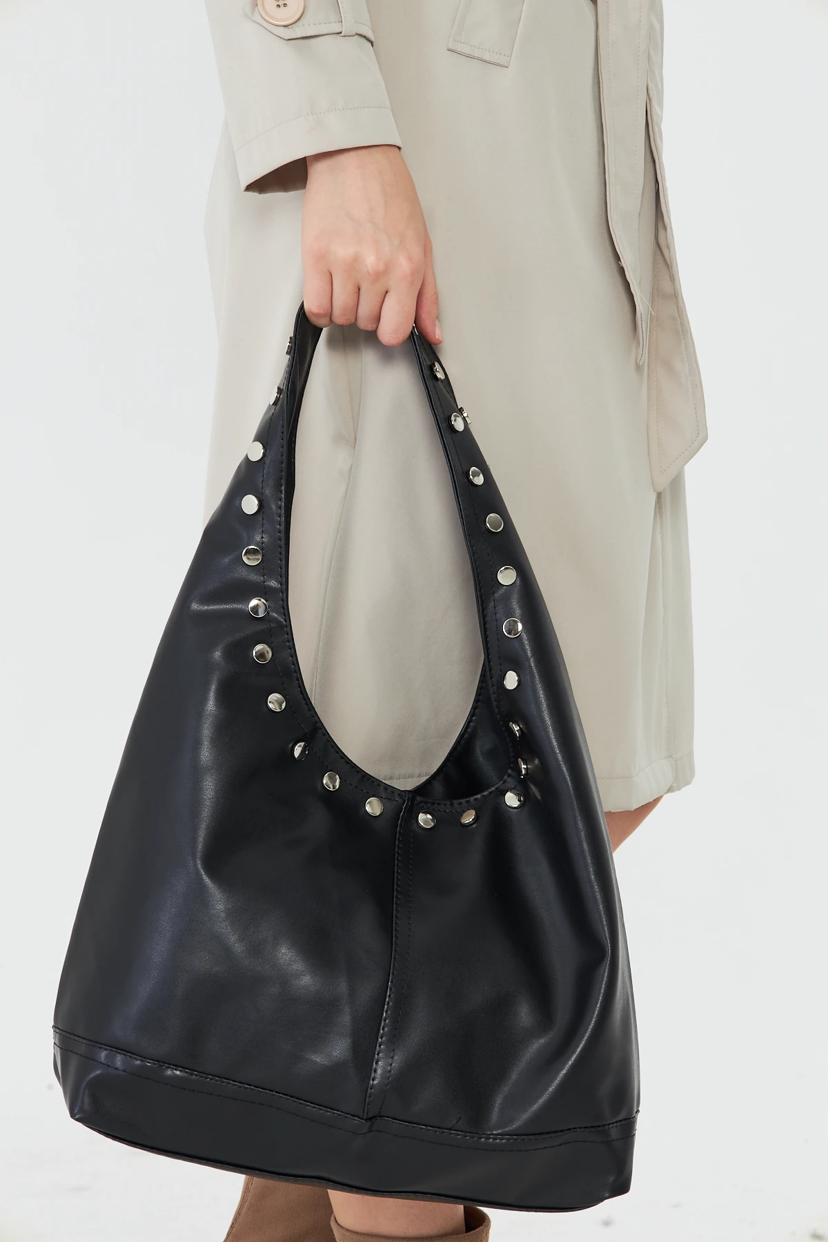 Siena Geniş Salaş Zımbalı Kadın Omuz, Kol ve El Çantası - Siyah