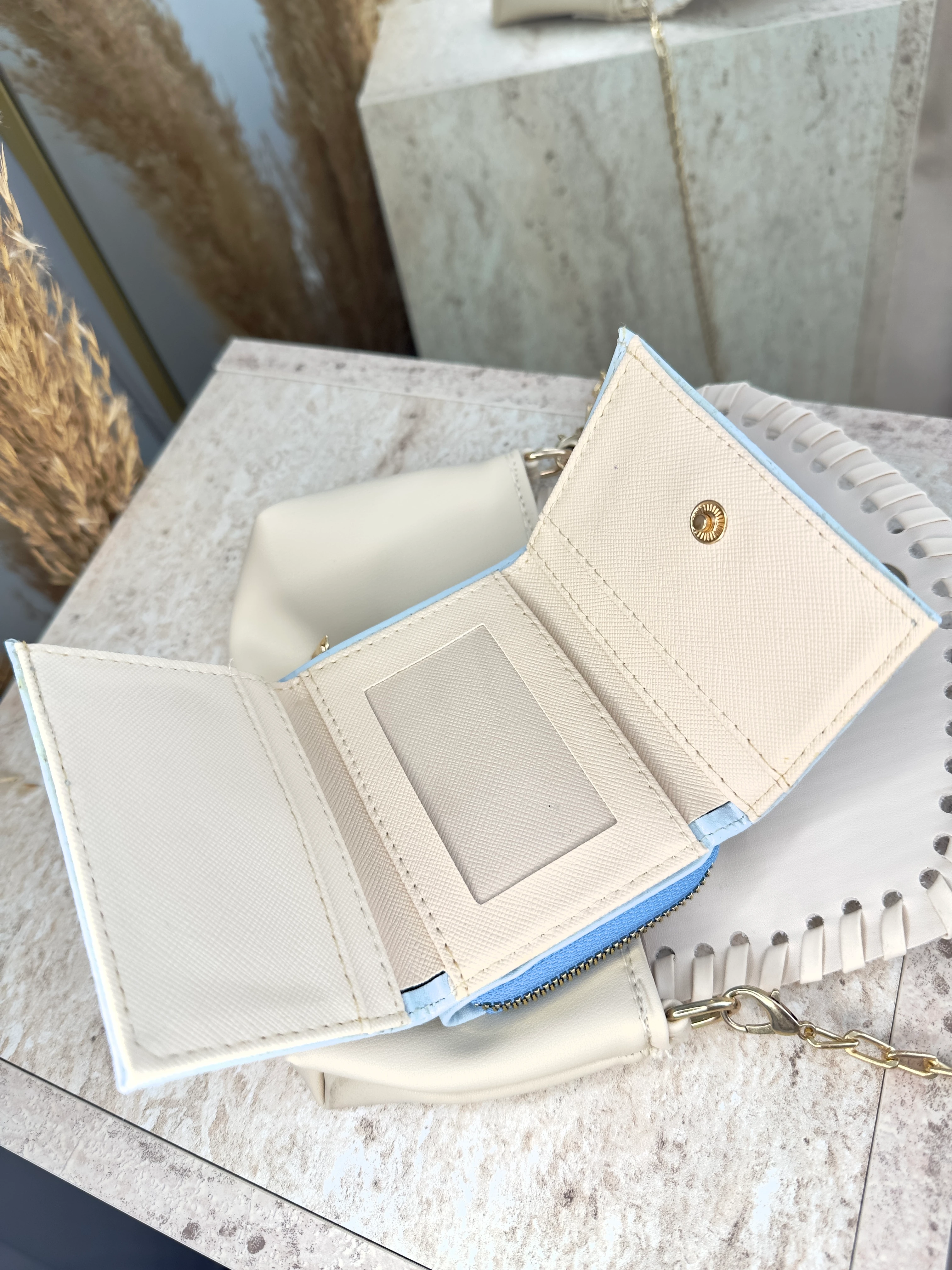 Suni Deri Kadın Orta Boy Çıtçıtlı Cüzdan- Kağıt ve Bozuk Para Bölmeli - Bebek Mavisi