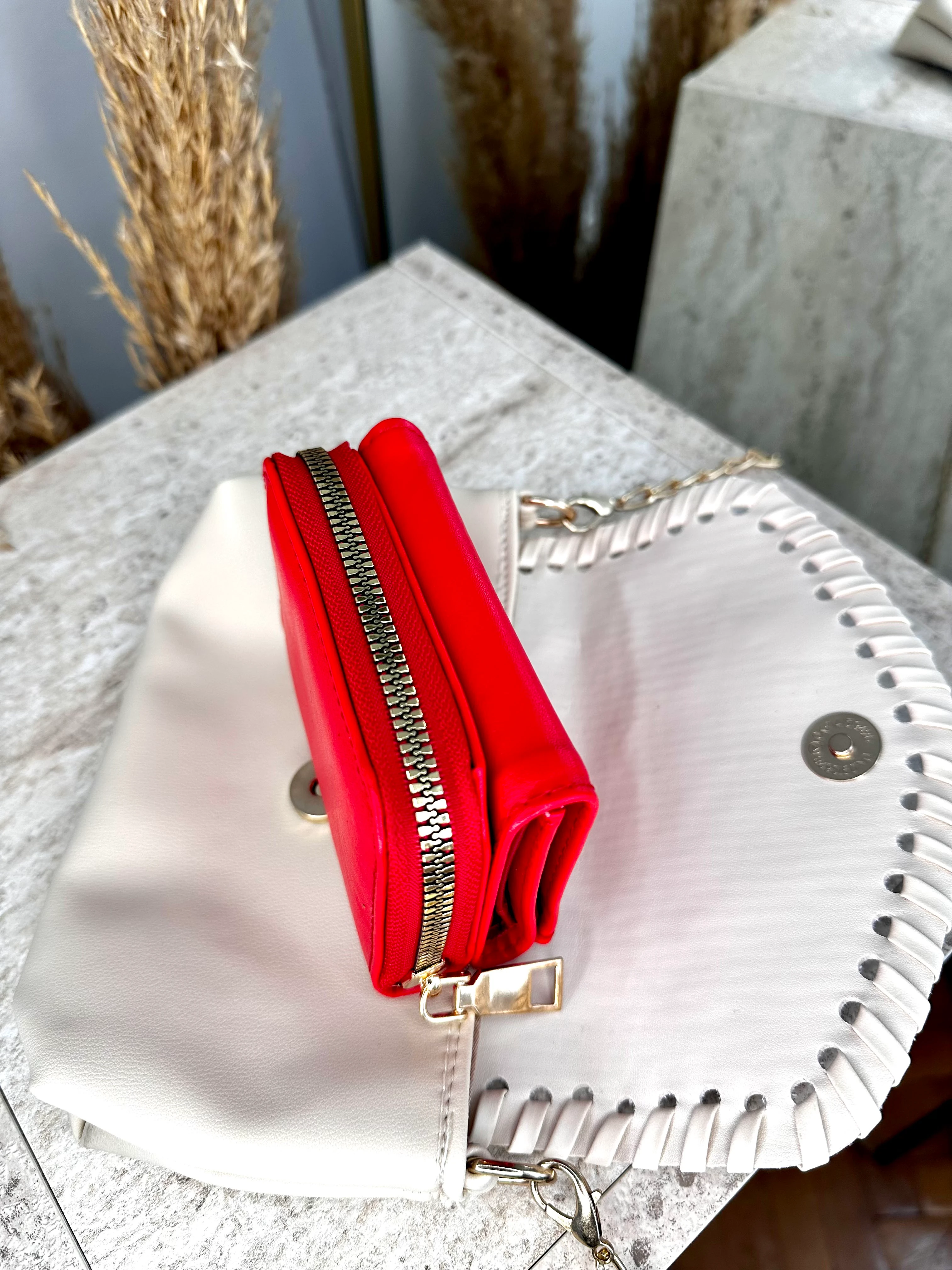 Suni Deri Kadın Orta Boy Çıtçıtlı Cüzdan- Kağıt ve Bozuk Para Bölmeli - Kırmızı