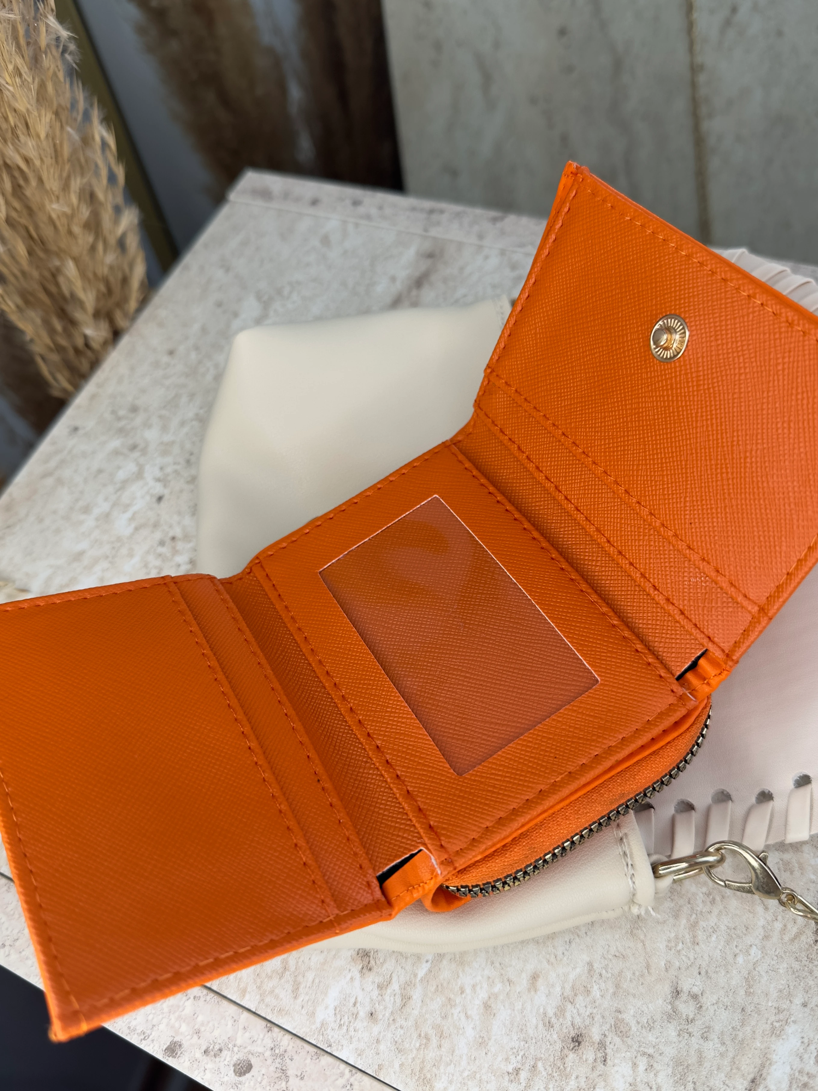 Suni Deri Kadın Orta Boy Çıtçıtlı Cüzdan- Kağıt ve Bozuk Para Bölmeli - Turuncu