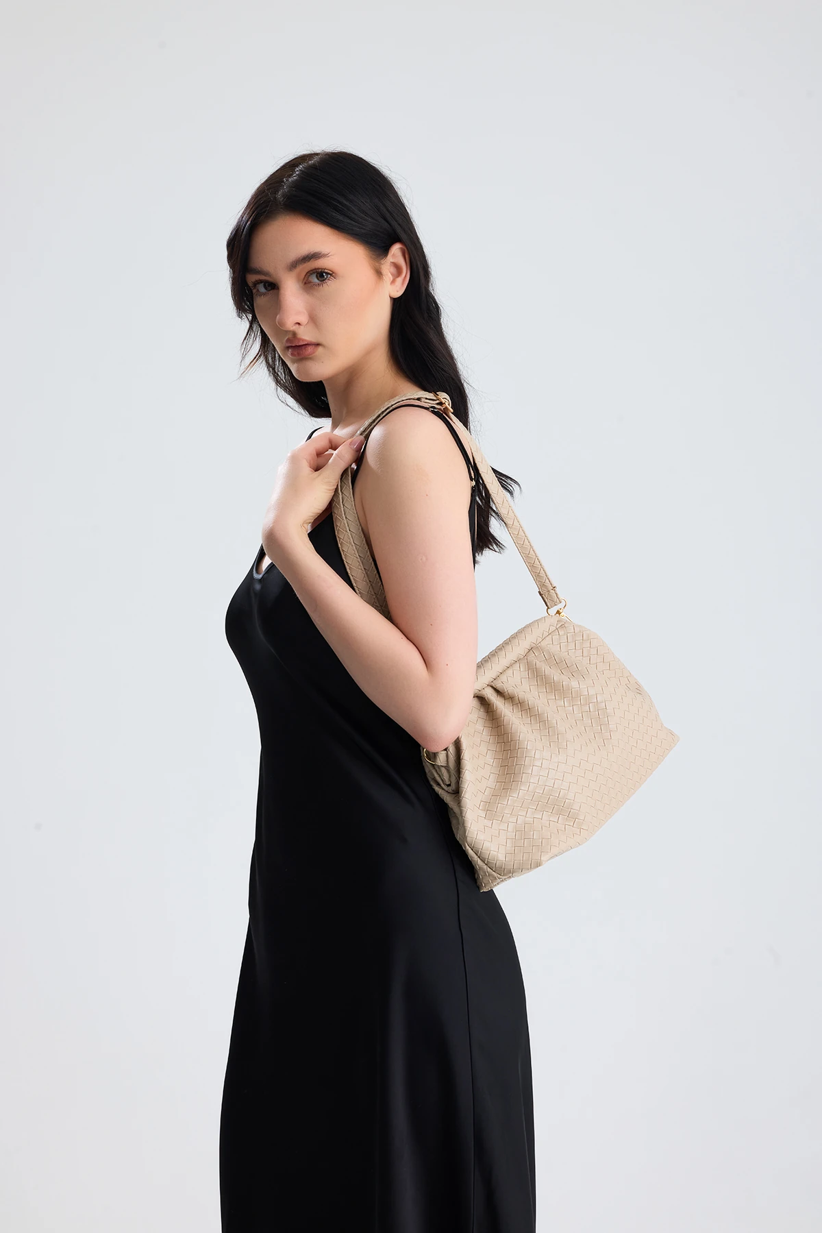 Liora Örgü Detaylı Portföy Kadın Omuz, Kol ve El Çantası - Krem