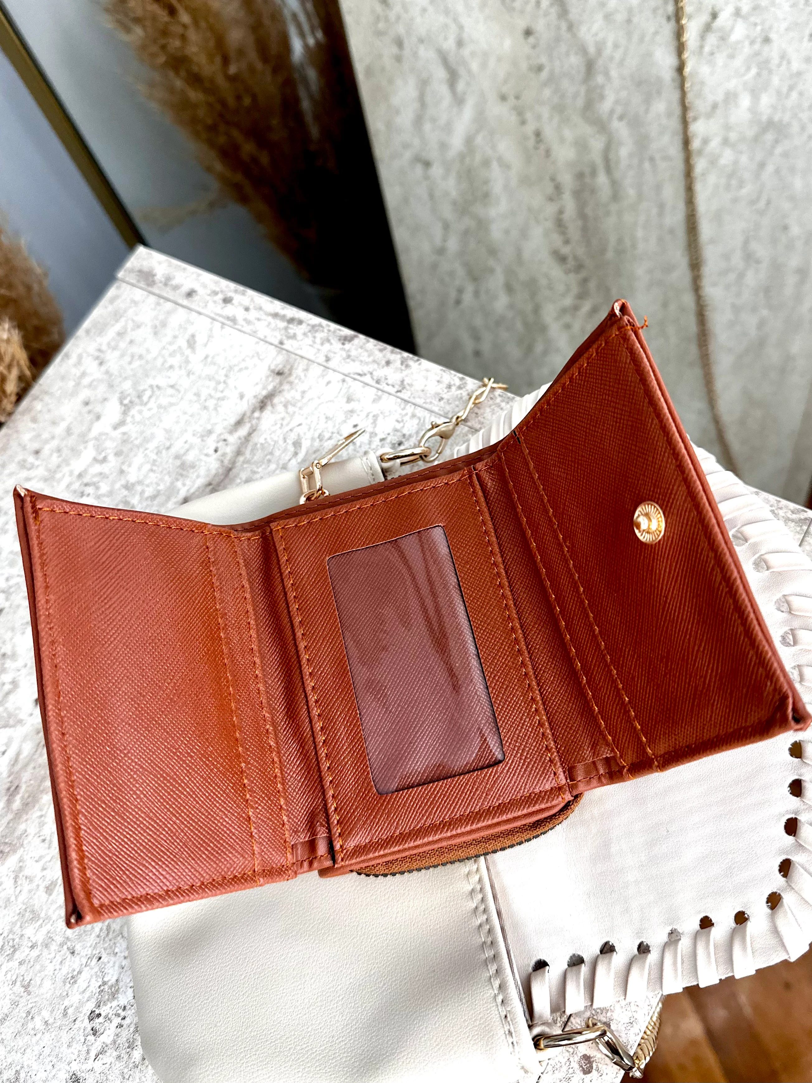 Suni Deri Kadın Orta Boy Çıtçıtlı Cüzdan- Kağıt ve Bozuk Para Bölmeli - Taba