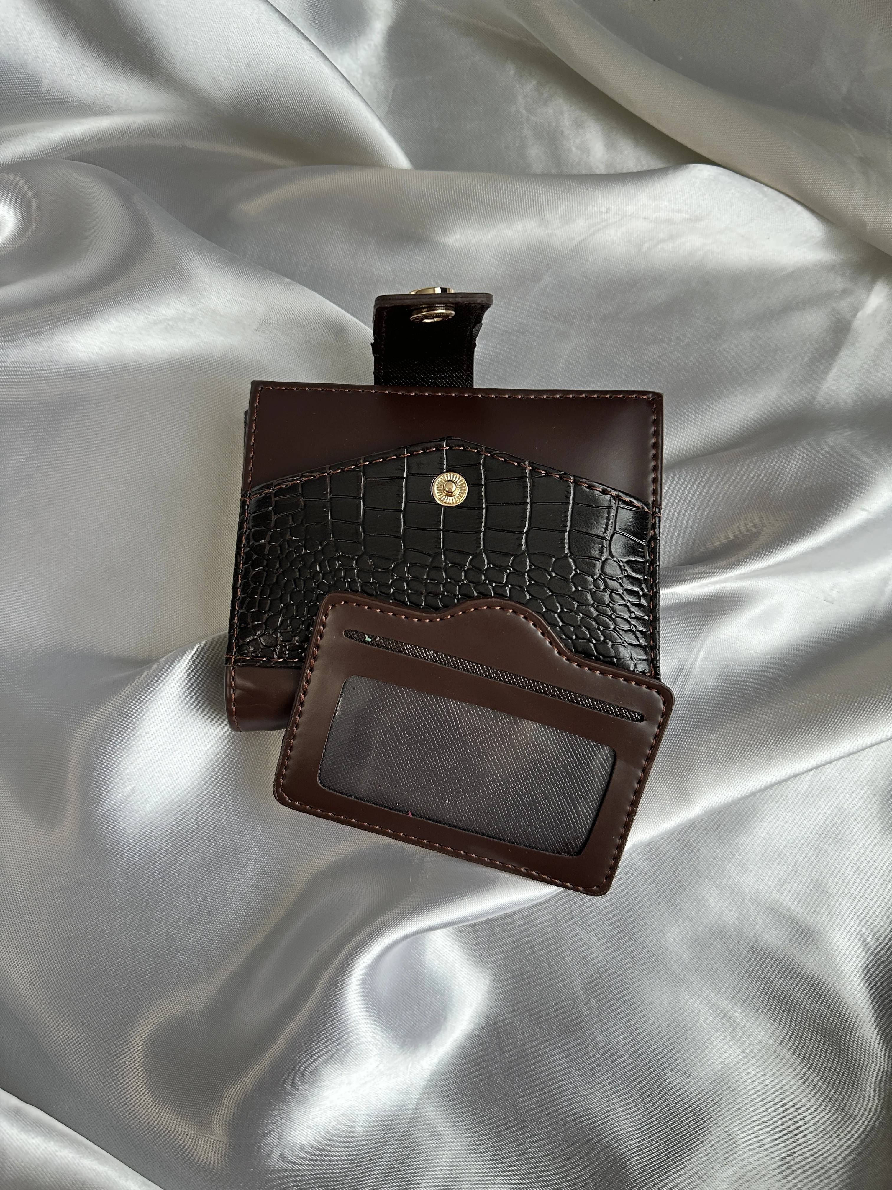 Suni Deri Kadın Orta Boy Çıtçıtlı Cüzdan, Kartlık, Kağıt ve Bozuk Para Bölme Detaylı - Kahverengi