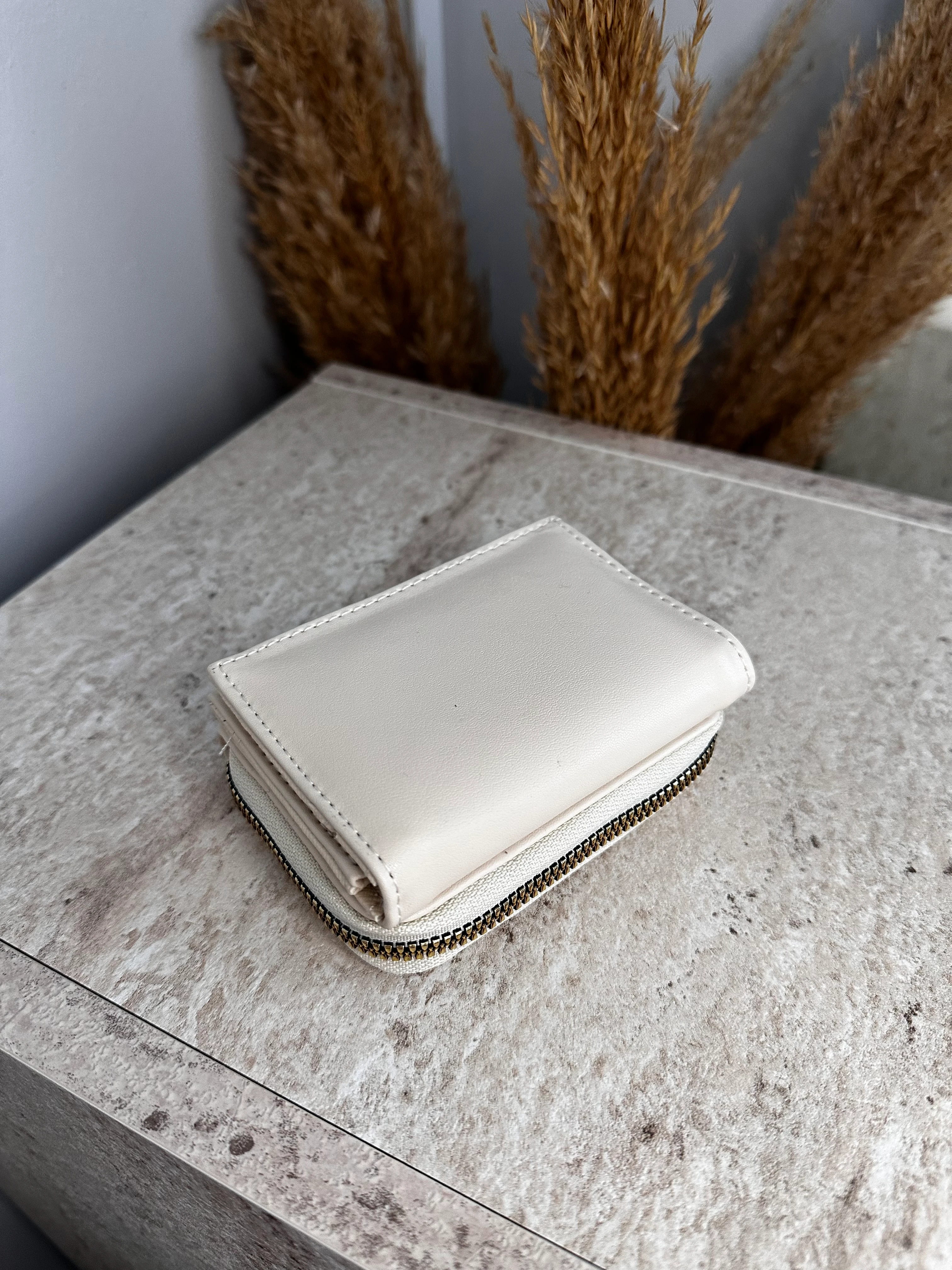 Suni Deri Kadın Orta Boy Çıtçıtlı Cüzdan- Kağıt ve Bozuk Para Bölmeli - Krem