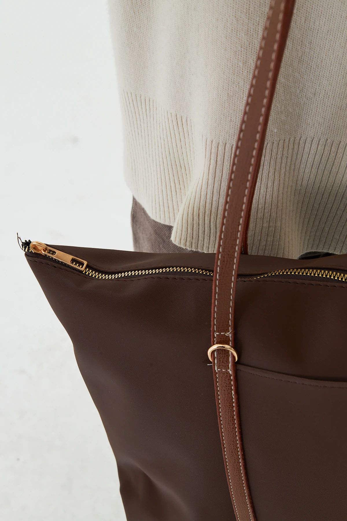 Isola Büyük Boy Şeritli Kadın Omuz, Kol ve El Çantası - Kahverengi