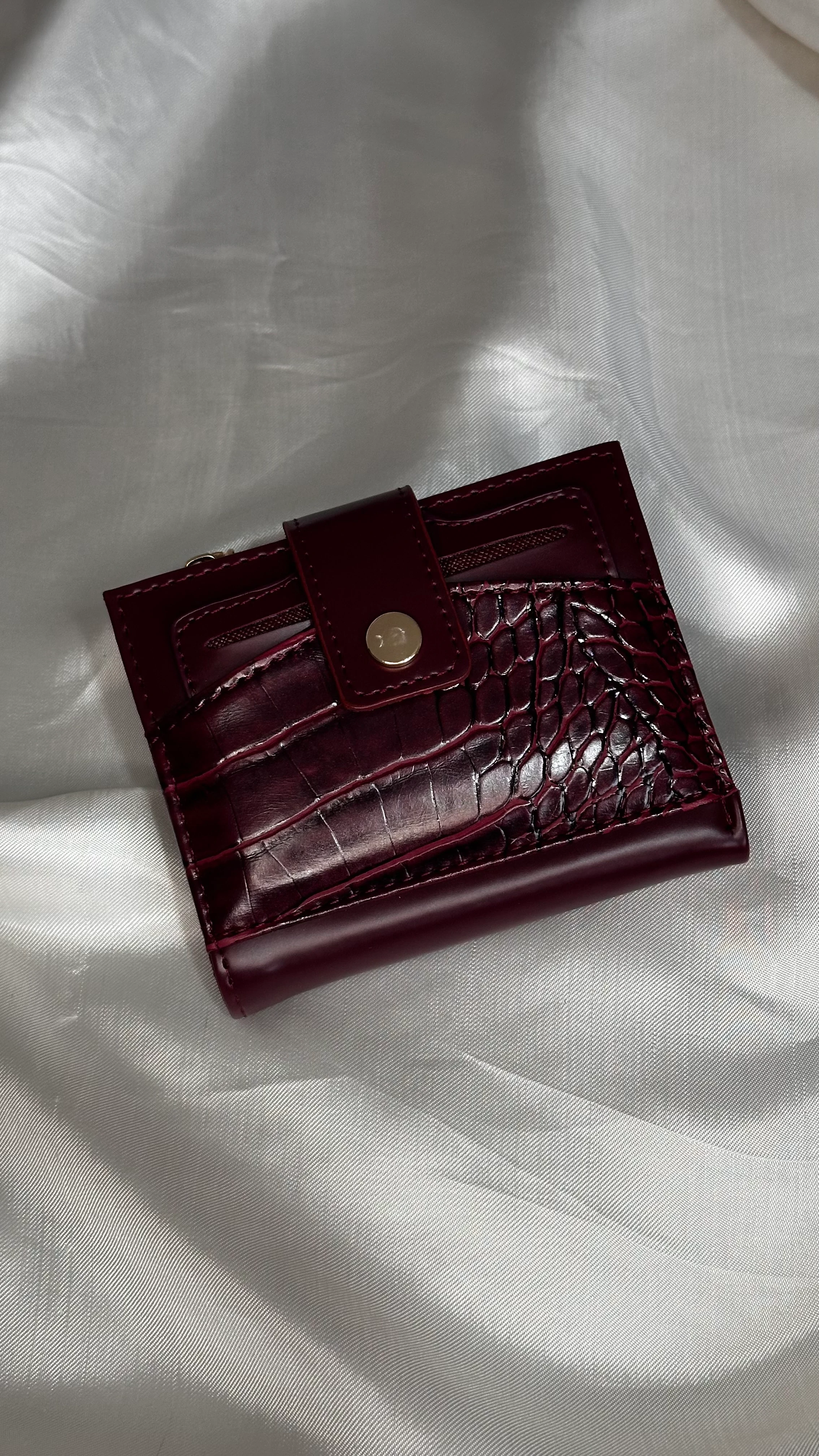 Suni Deri Kadın Orta Boy Çıtçıtlı Cüzdan, Kartlık, Kağıt ve Bozuk Para Bölme Detaylı - Bordo