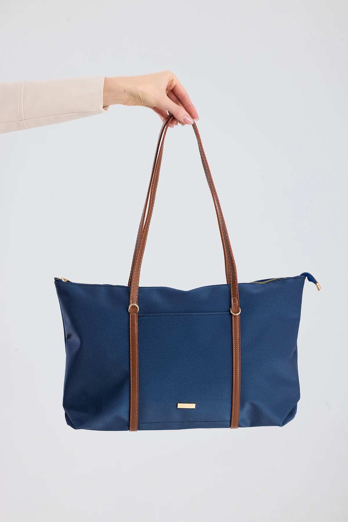 Isola Büyük Boy Şeritli Kadın Omuz, Kol ve El Çantası