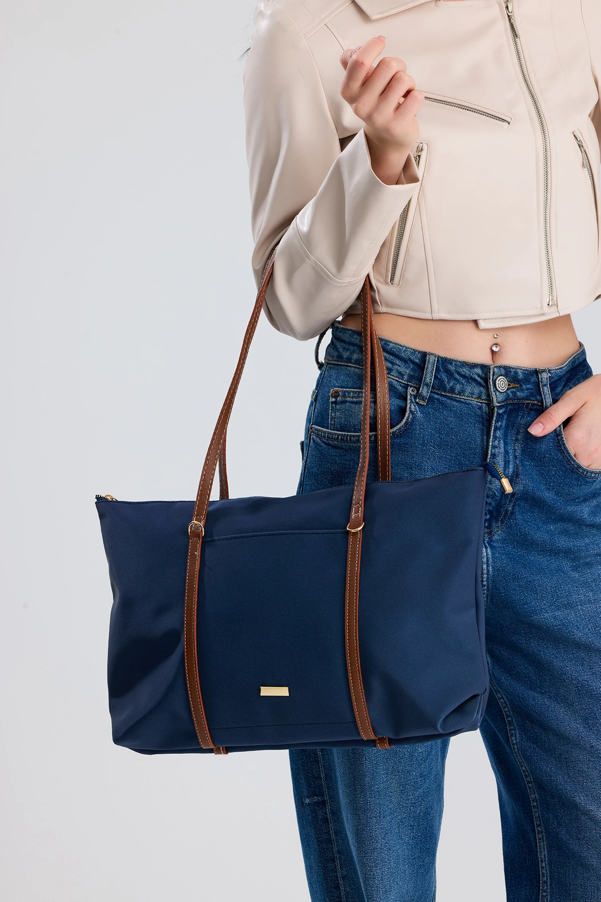 Isola Büyük Boy Şeritli Kadın Omuz, Kol ve El Çantası - Lacivert