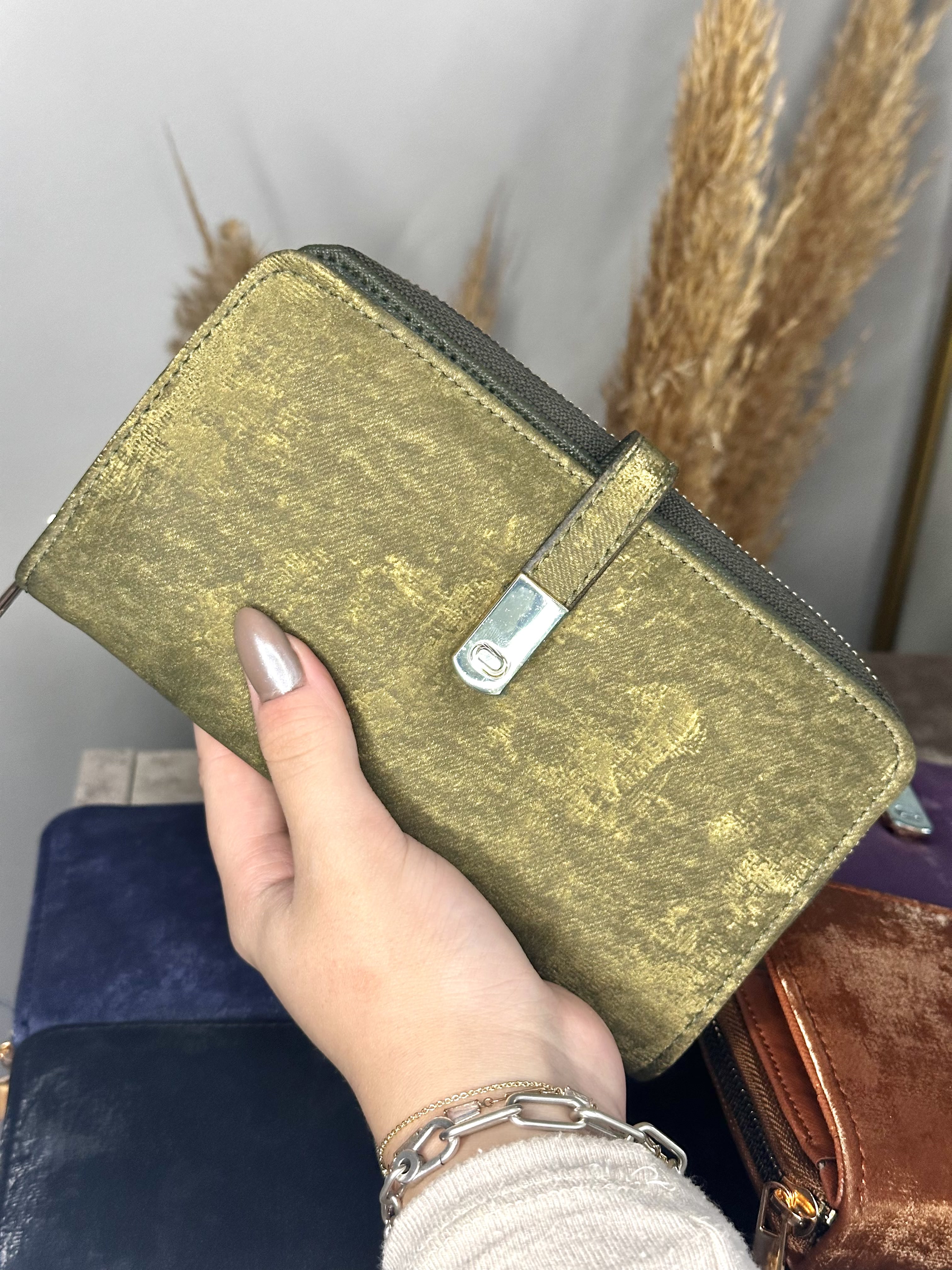 Suet Kadın Çıtçıtlı Cüzdan - Fermuarlı Telefon, Kağıt ve Bozuk Para Bölmeli - Haki