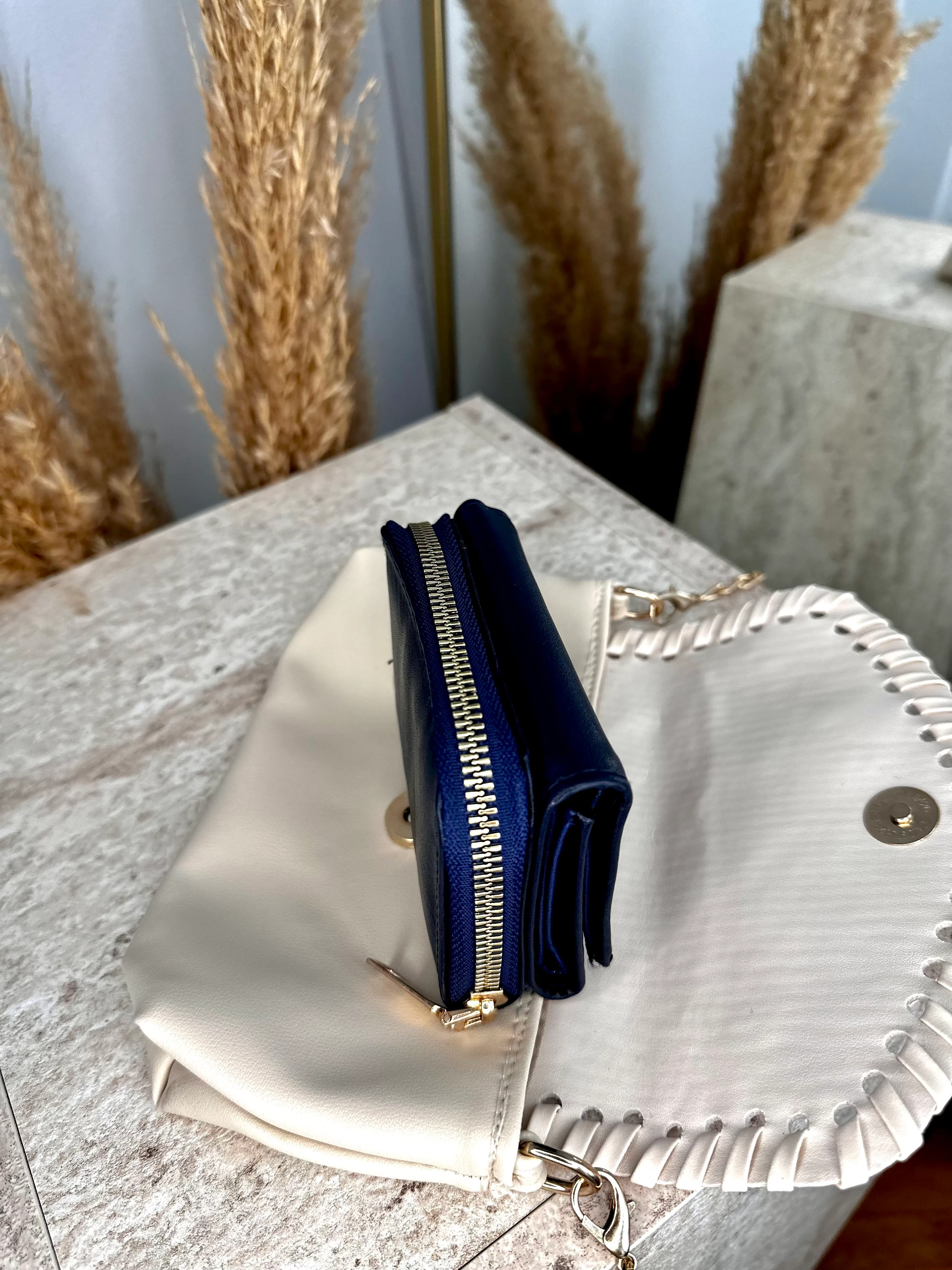 Suni Deri Kadın Orta Boy Çıtçıtlı Cüzdan- Kağıt ve Bozuk Para Bölmeli - Parlament Mavisi