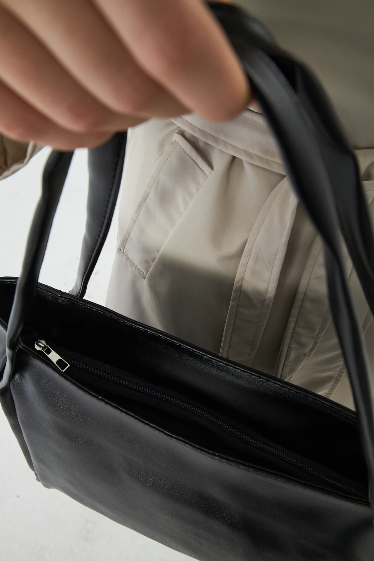 Esmarie Çift Saplı Salaş Kadın Omuz, Kol ve El Çantası - Siyah