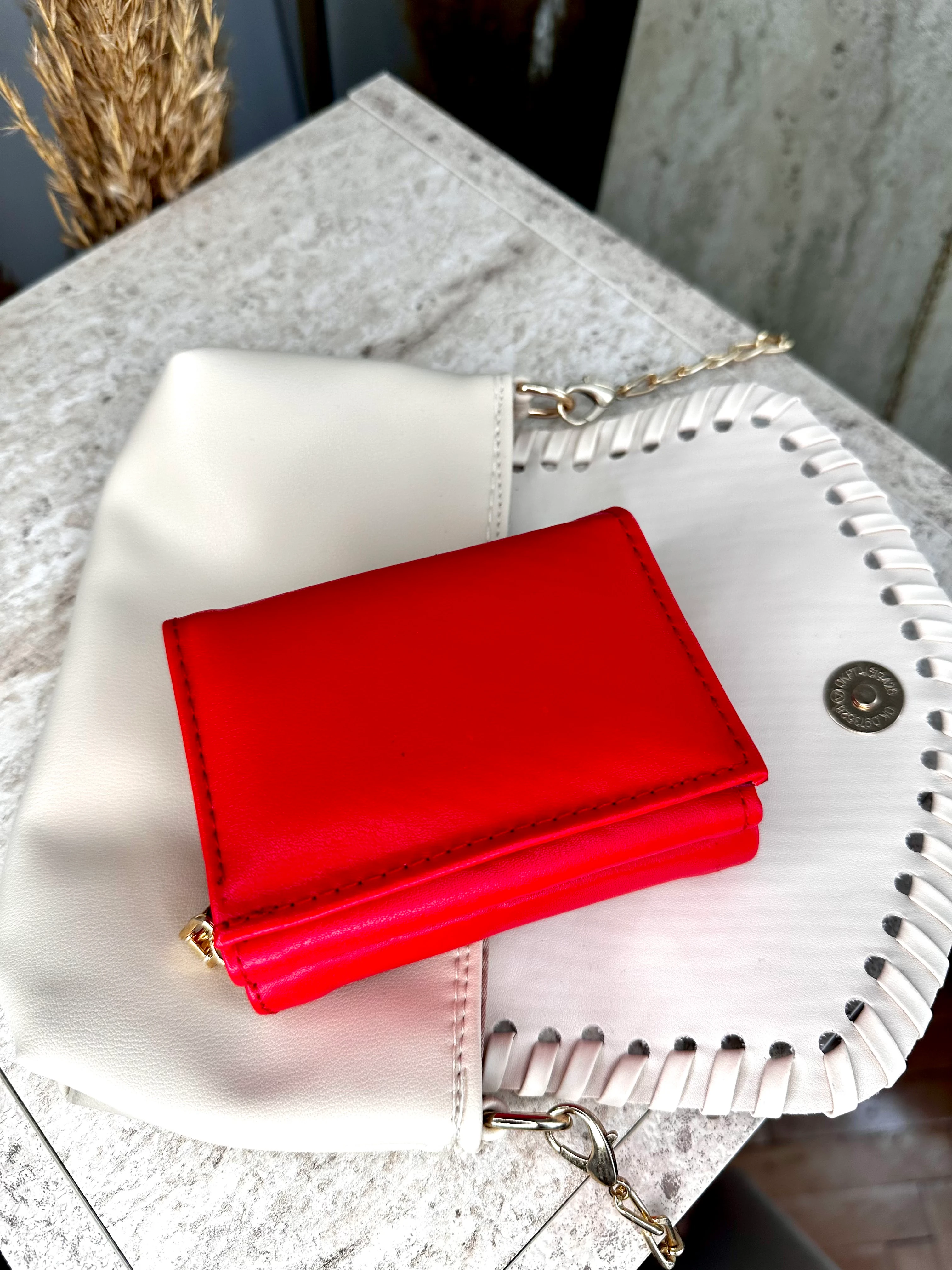 Suni Deri Kadın Orta Boy Çıtçıtlı Cüzdan- Kağıt ve Bozuk Para Bölmeli - Kırmızı