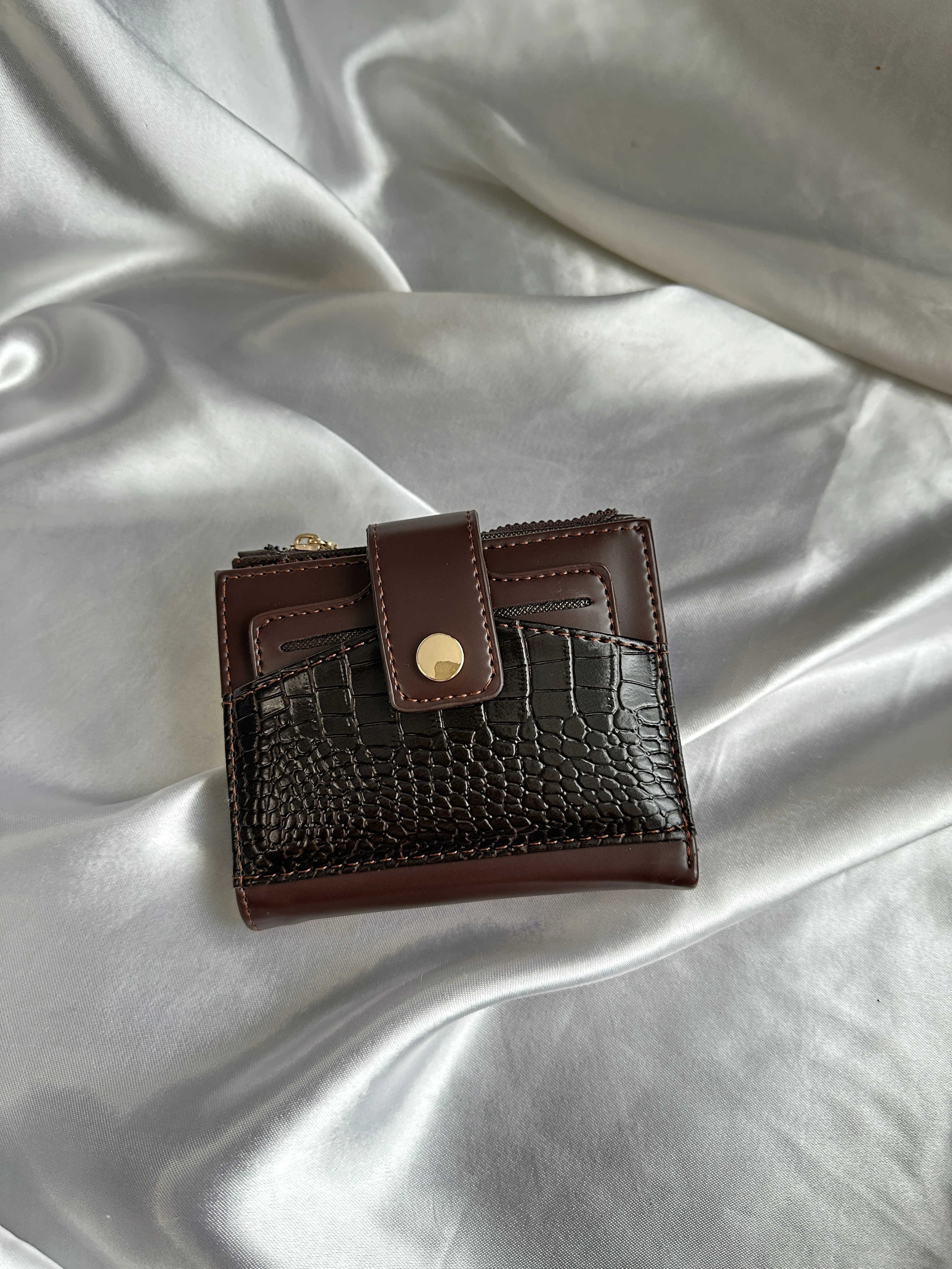 Suni Deri Kadın Orta Boy Çıtçıtlı Cüzdan, Kartlık, Kağıt ve Bozuk Para Bölme Detaylı - Kahverengi