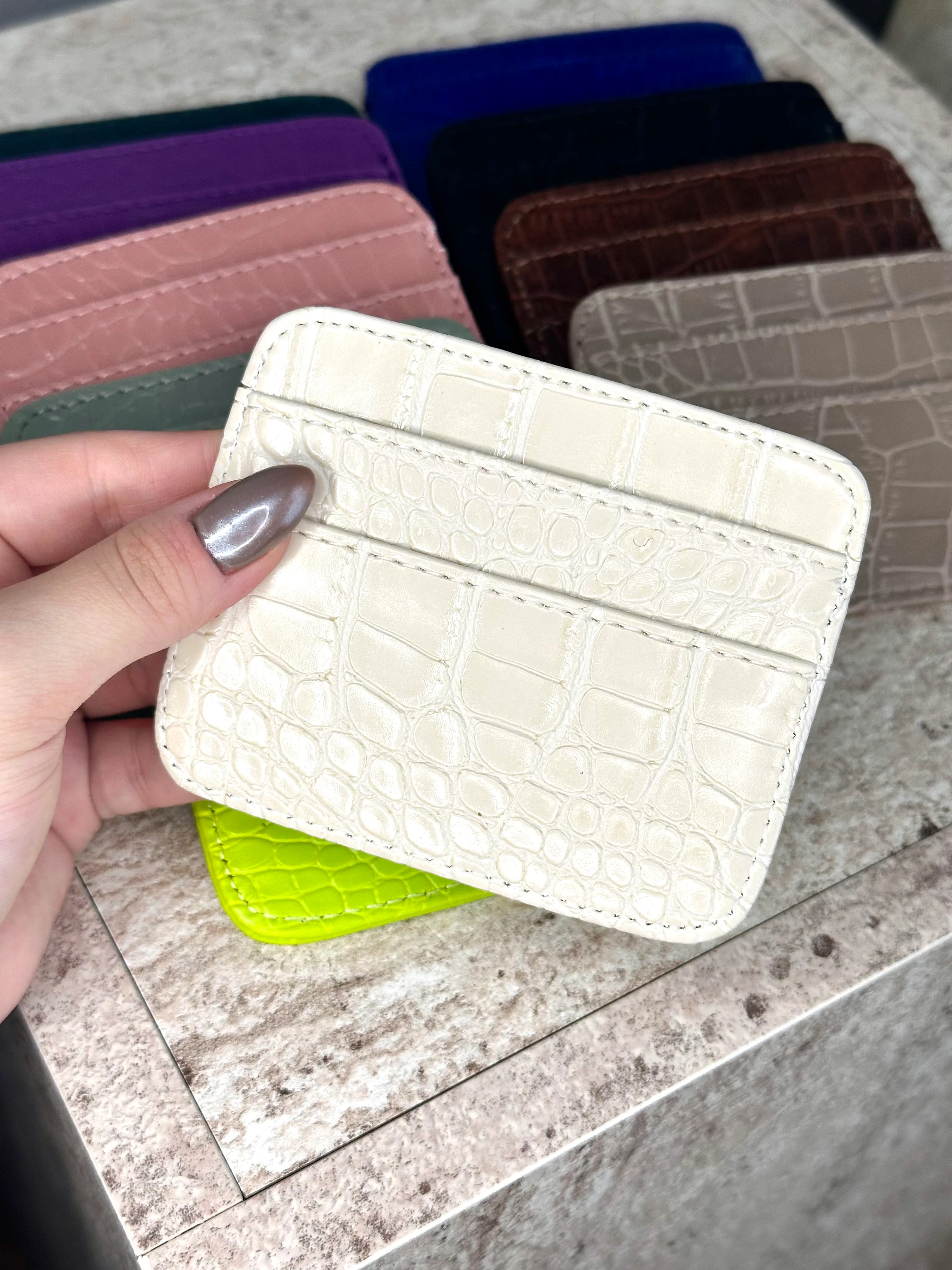 Dokulu Suni Deri, Kartlık - Kağıt Para Bölmeli Unisex Kartlık - Krem