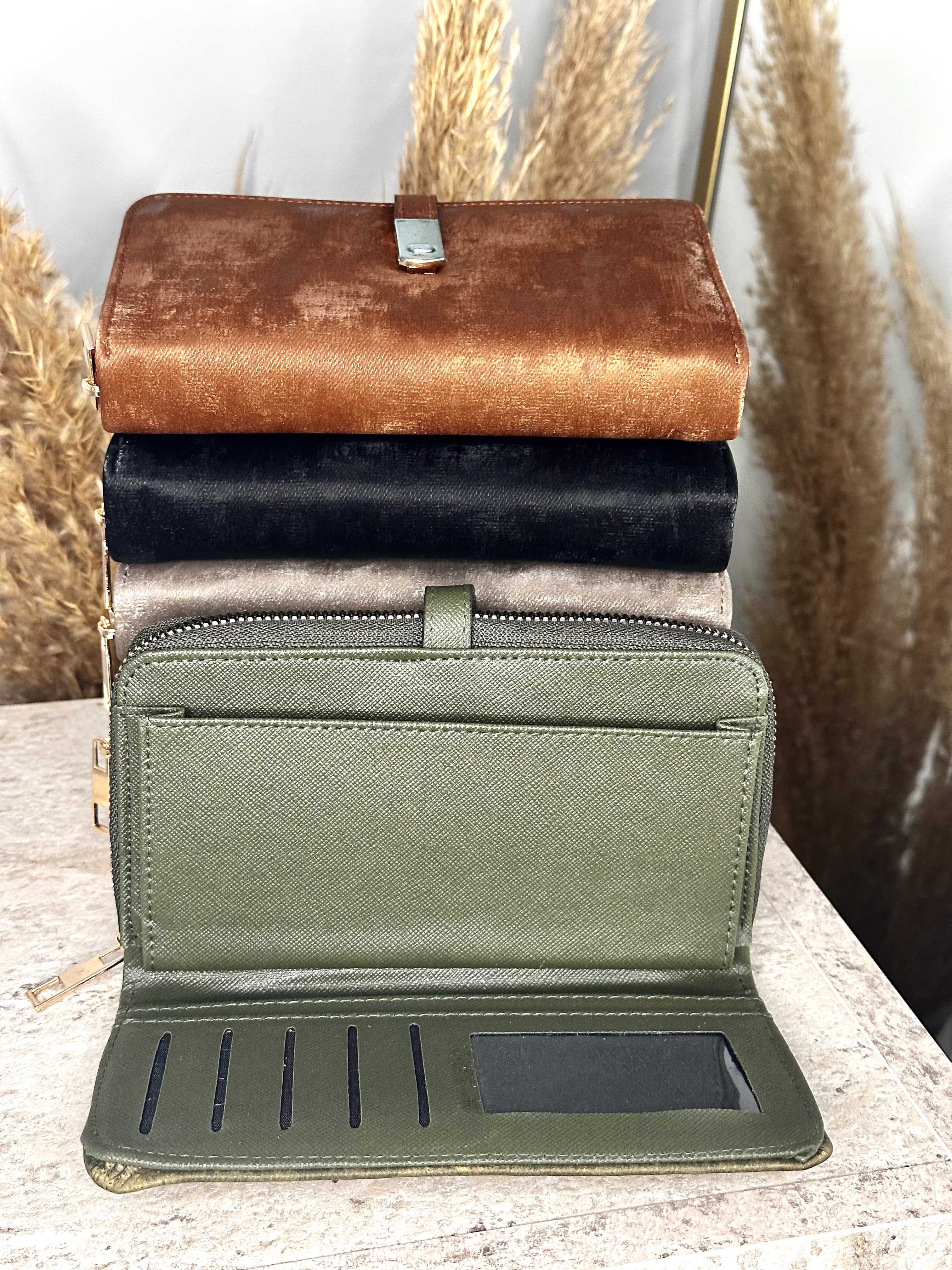 Suet Kadın Çıtçıtlı Cüzdan - Fermuarlı Telefon, Kağıt ve Bozuk Para Bölmeli - Haki