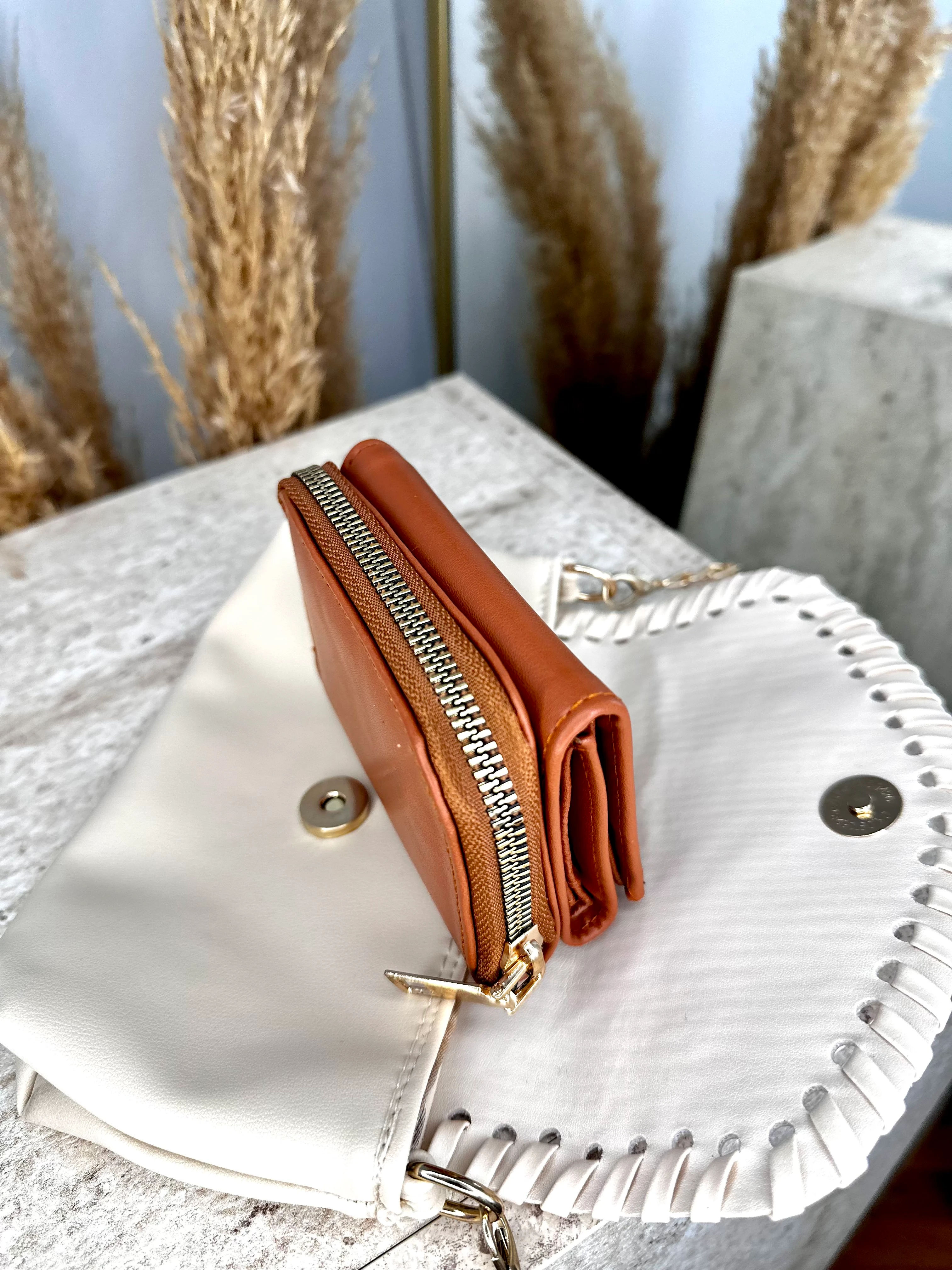 Suni Deri Kadın Orta Boy Çıtçıtlı Cüzdan- Kağıt ve Bozuk Para Bölmeli - Taba