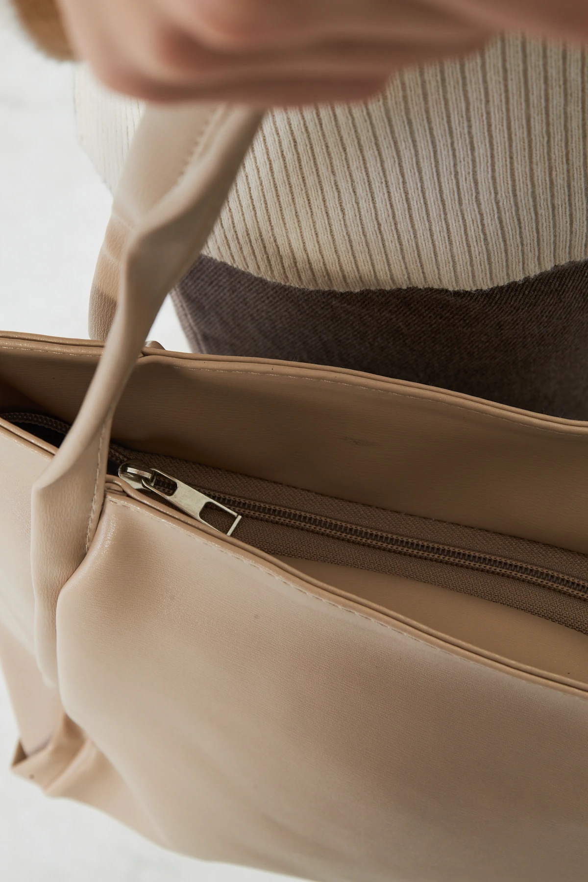 Esmarie Çift Saplı Salaş Kadın Omuz, Kol ve El Çantası - Bej