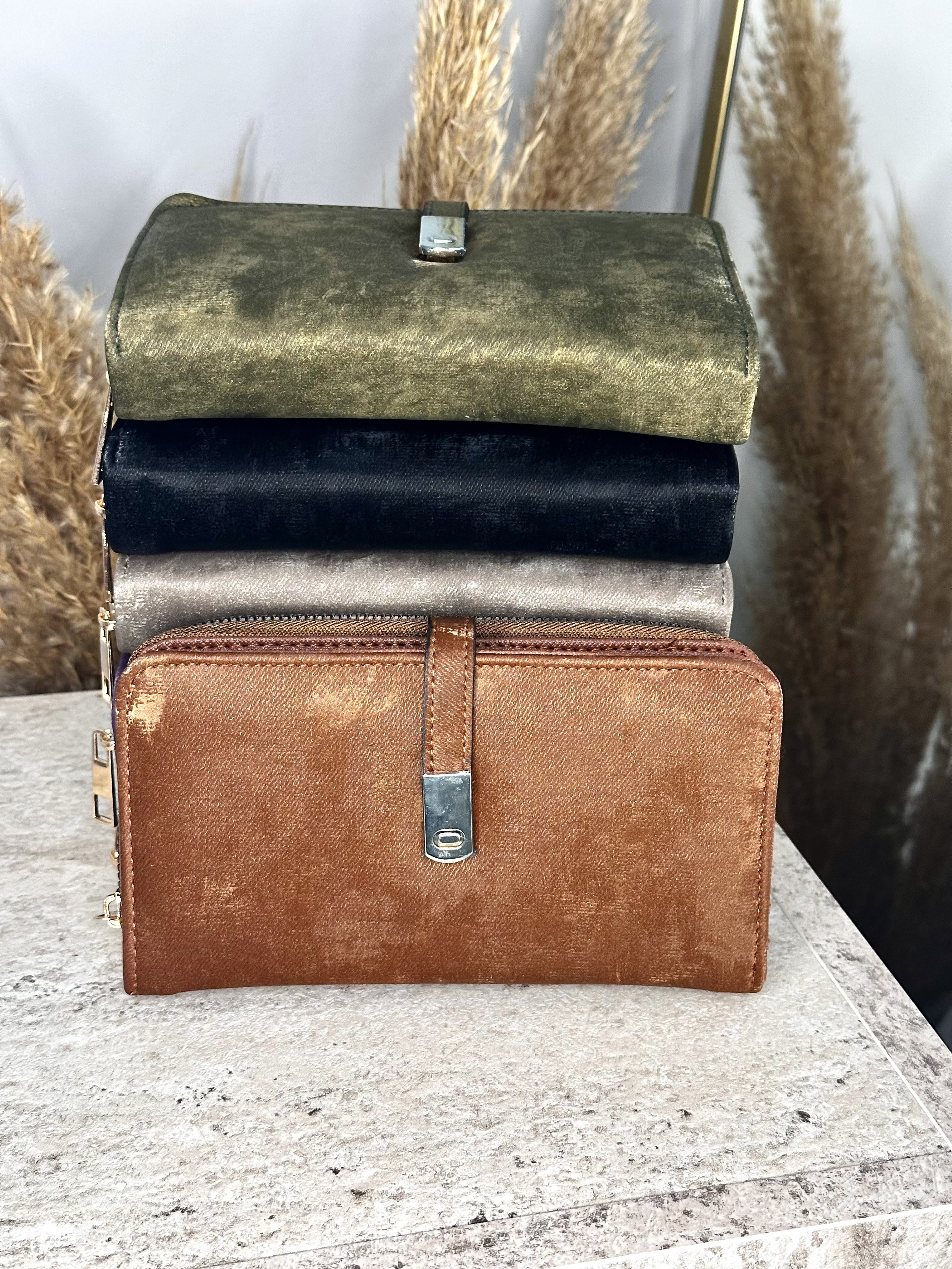 Suet Kadın Çıtçıtlı Cüzdan - Fermuarlı Telefon, Kağıt ve Bozuk Para Bölmeli - Taba