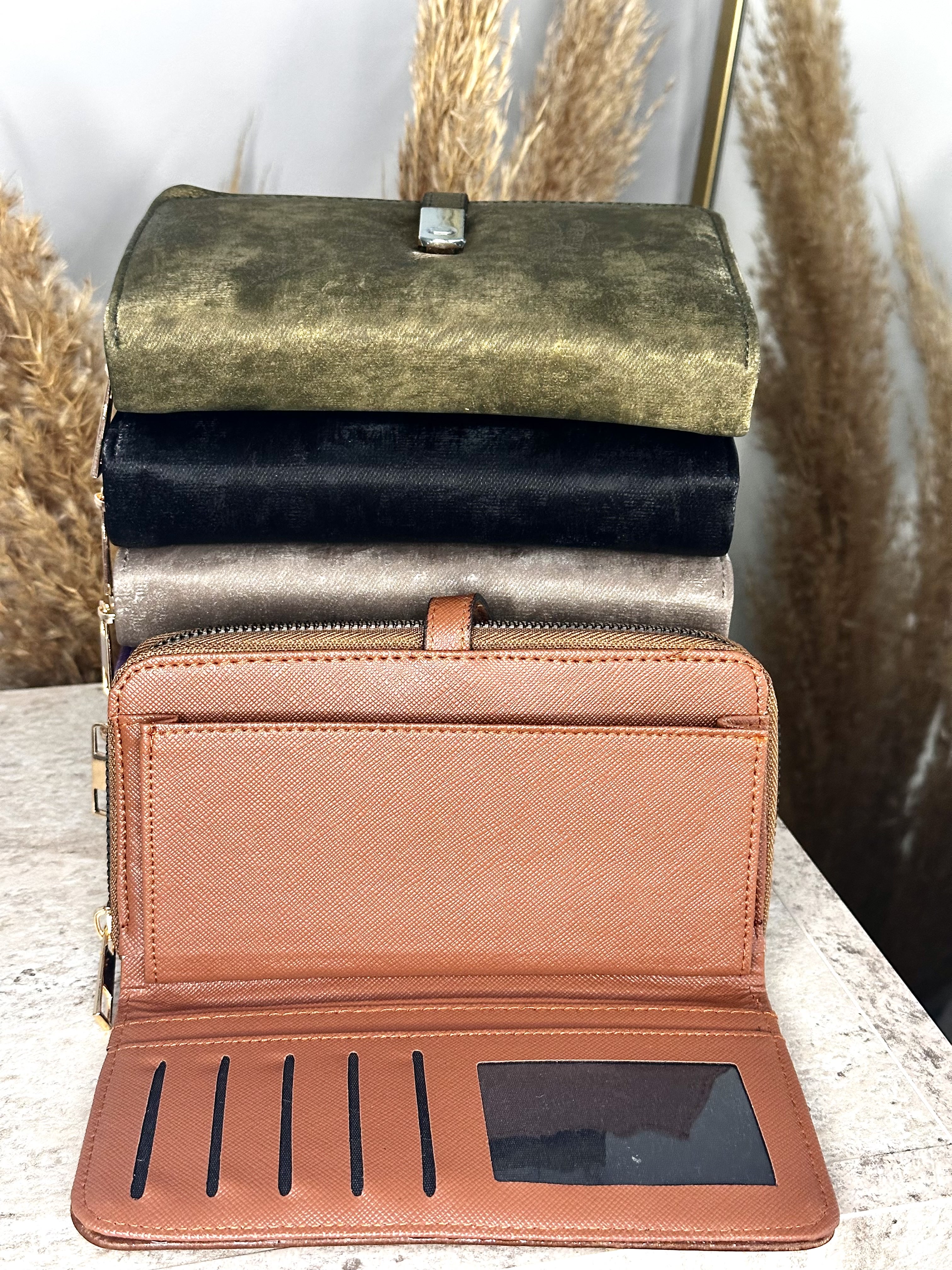 Suet Kadın Çıtçıtlı Cüzdan - Fermuarlı Telefon, Kağıt ve Bozuk Para Bölmeli - Taba