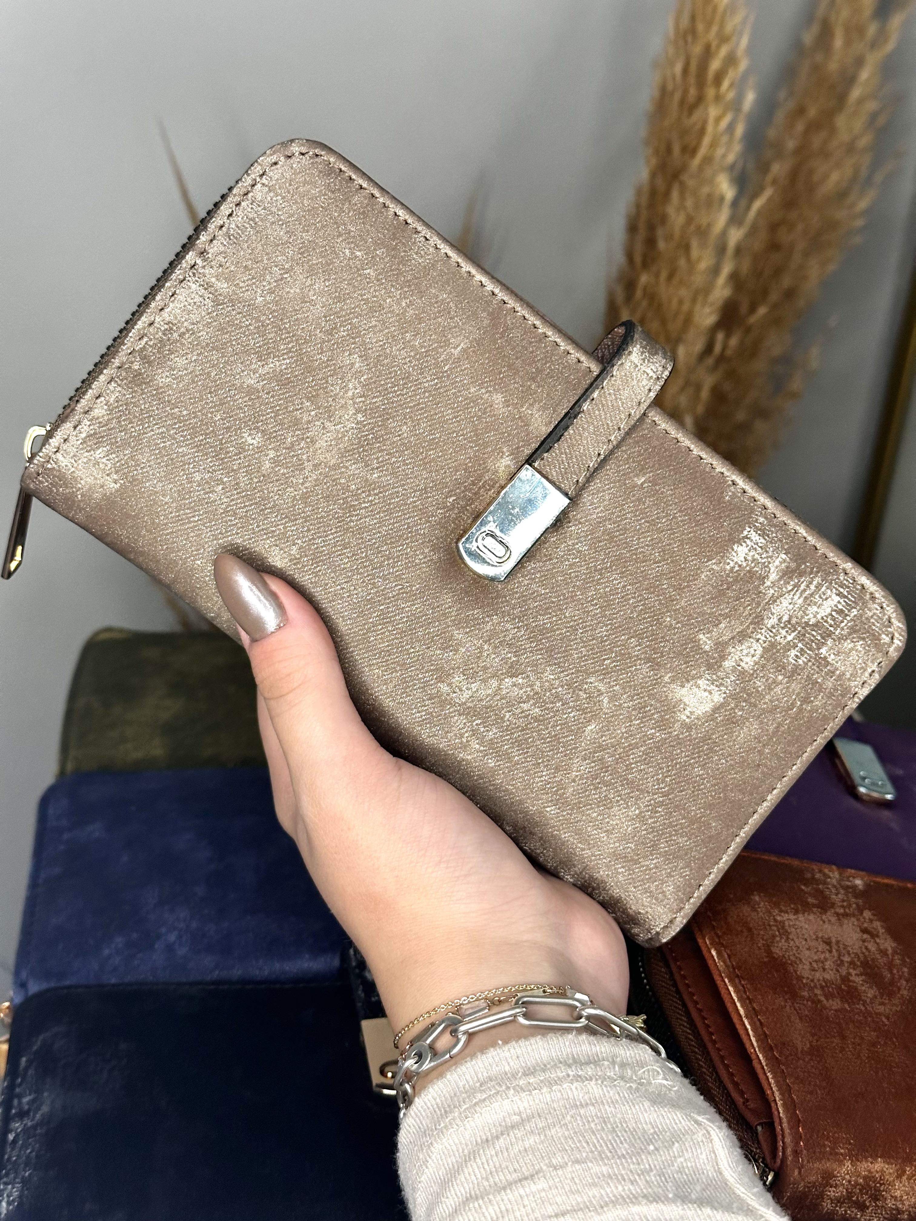 Suet Kadın Çıtçıtlı Cüzdan - Fermuarlı Telefon, Kağıt ve Bozuk Para Bölmeli - Vizon