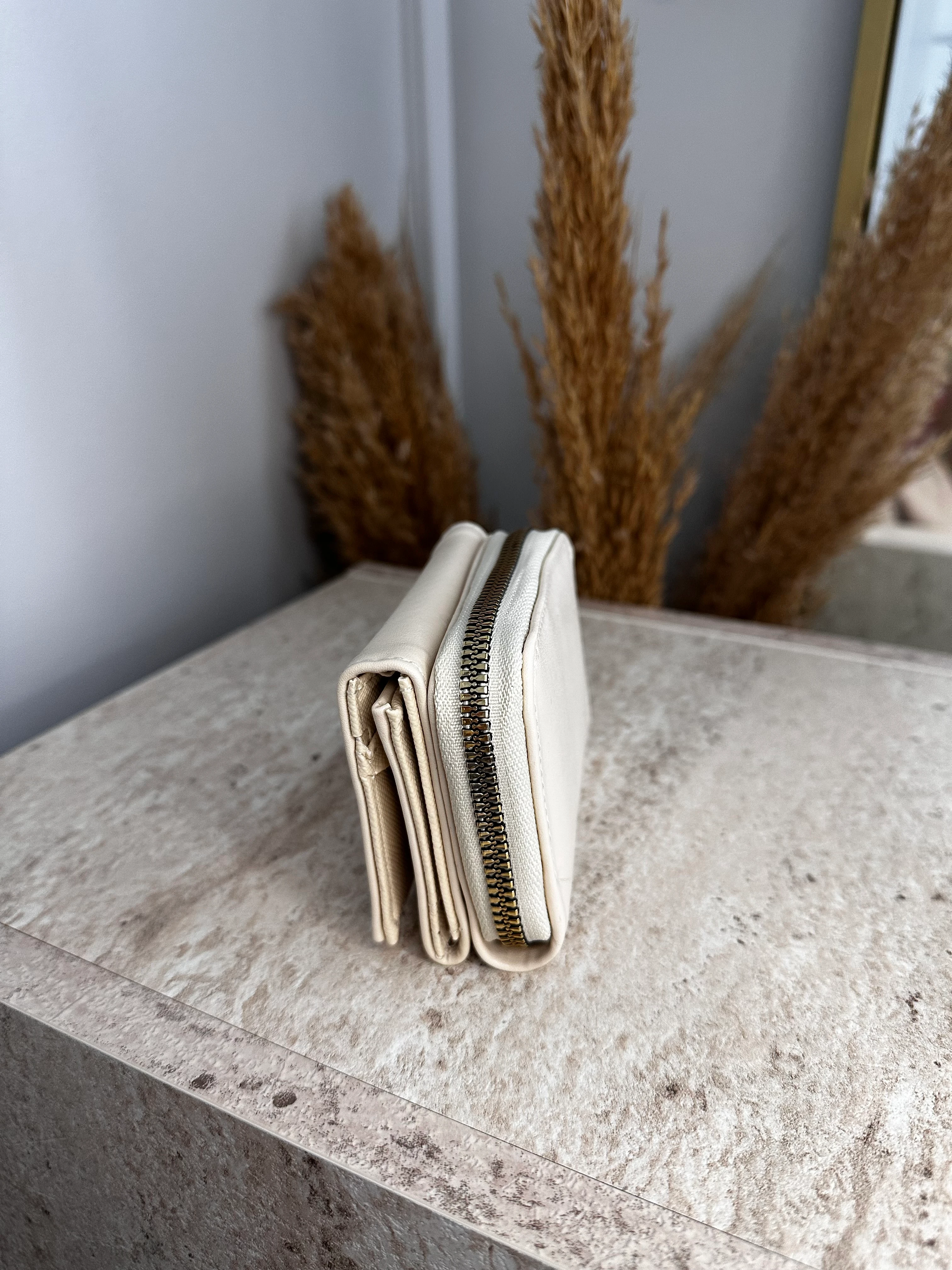 Suni Deri Kadın Orta Boy Çıtçıtlı Cüzdan- Kağıt ve Bozuk Para Bölmeli - Krem