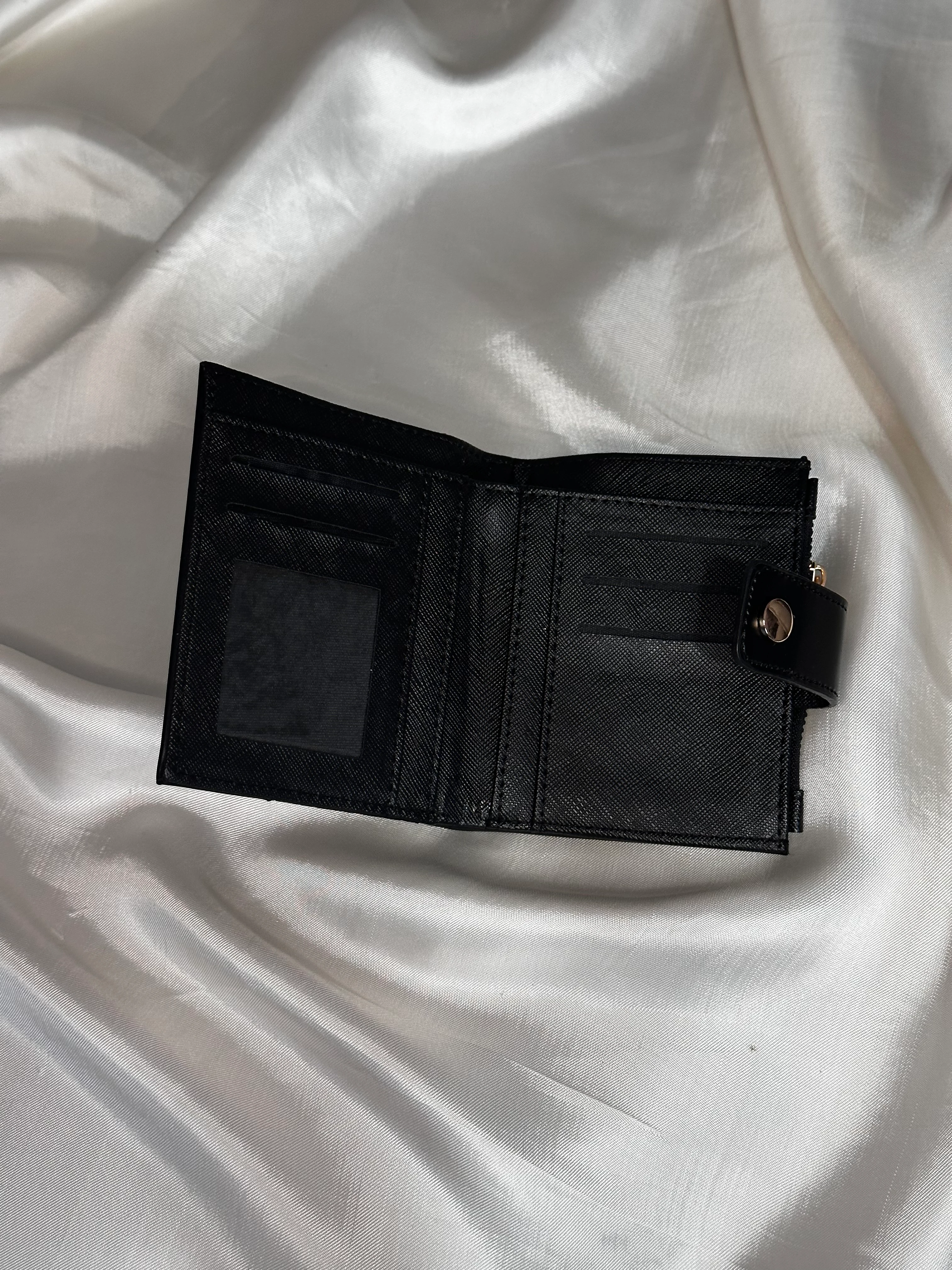 Suni Deri Kadın Orta Boy Çıtçıtlı Cüzdan, Kartlık, Kağıt ve Bozuk Para Bölme Detaylı