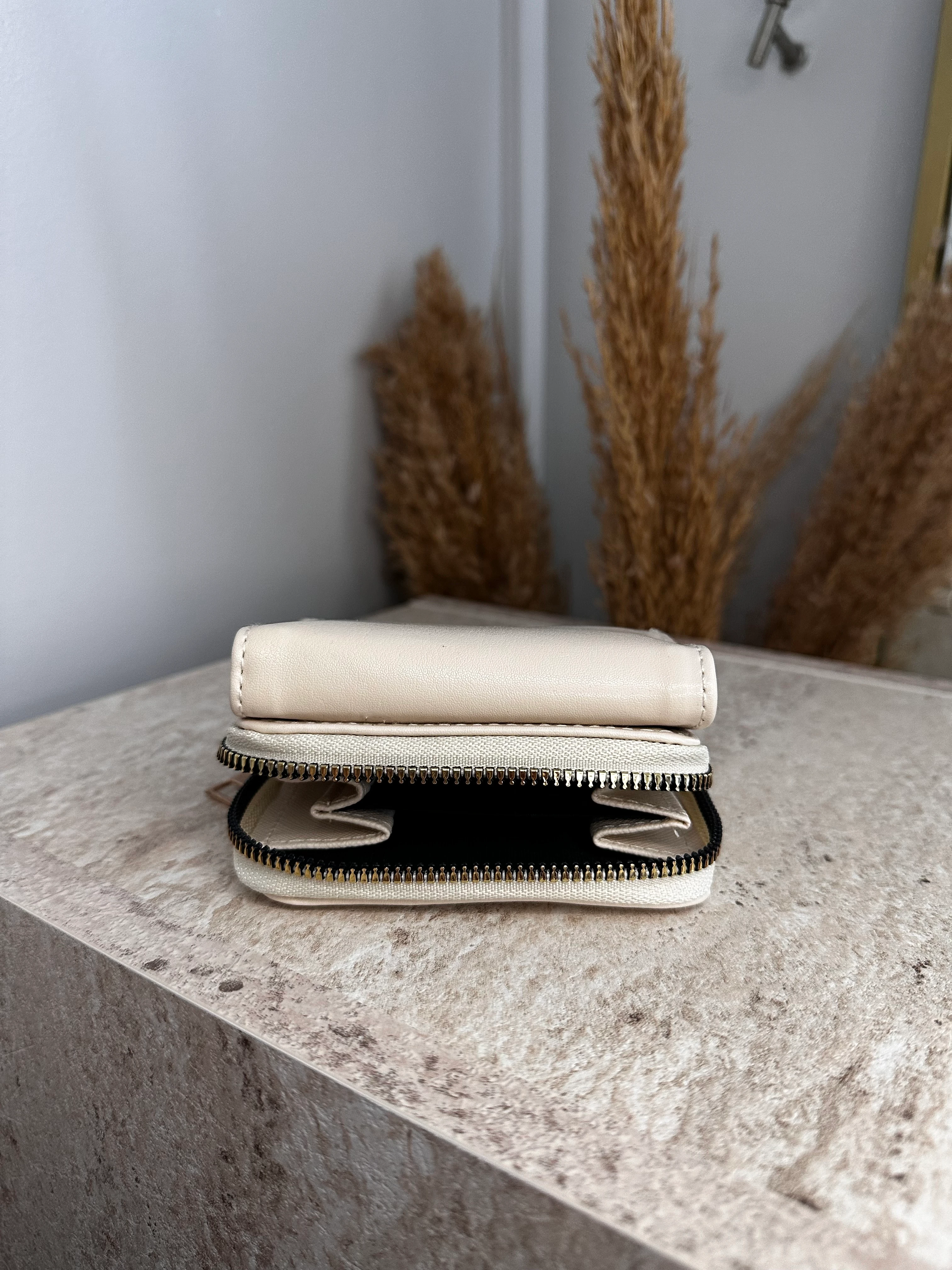 Suni Deri Kadın Orta Boy Çıtçıtlı Cüzdan- Kağıt ve Bozuk Para Bölmeli - Krem