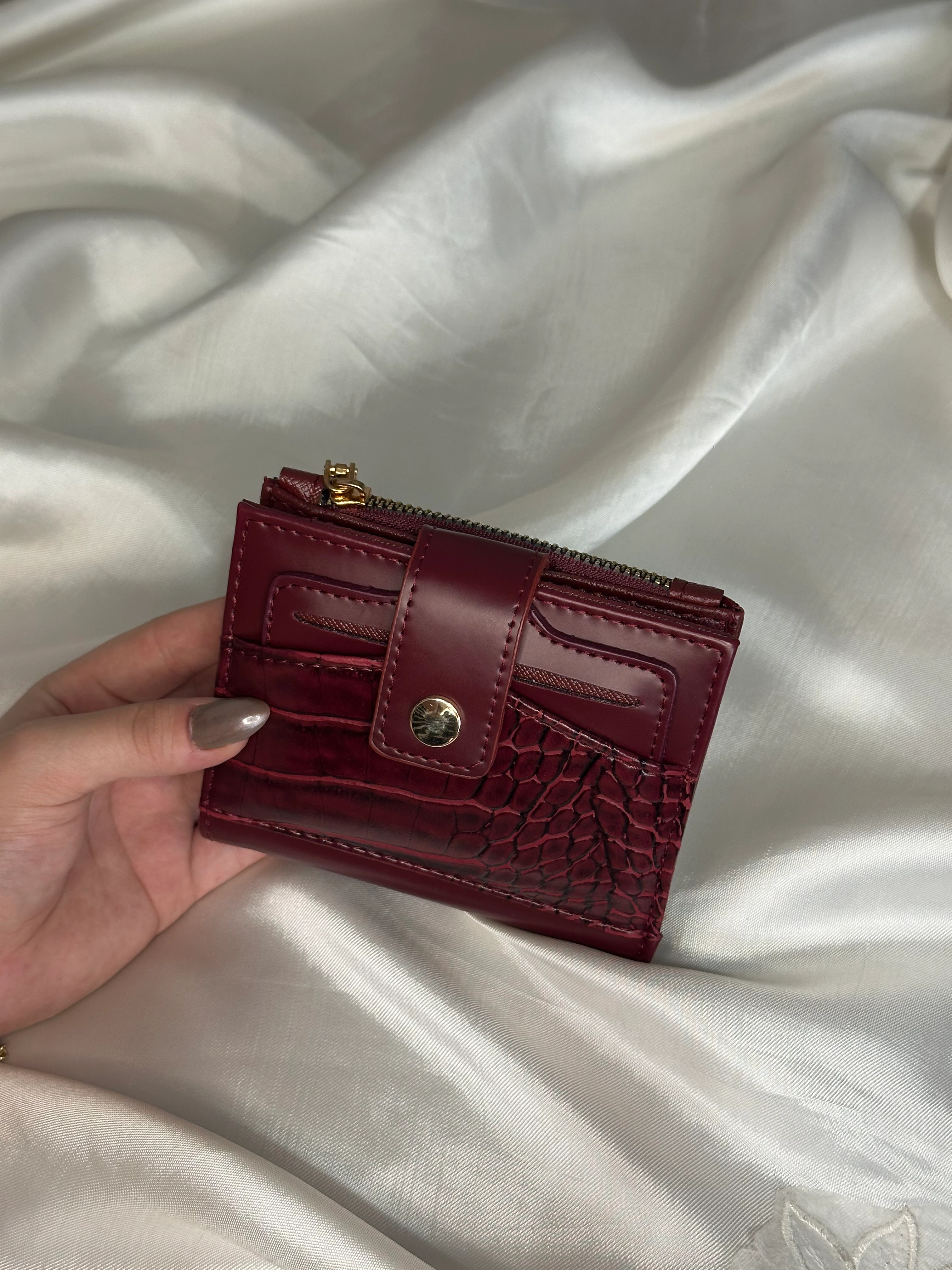 Suni Deri Kadın Orta Boy Çıtçıtlı Cüzdan, Kartlık, Kağıt ve Bozuk Para Bölme Detaylı - Bordo