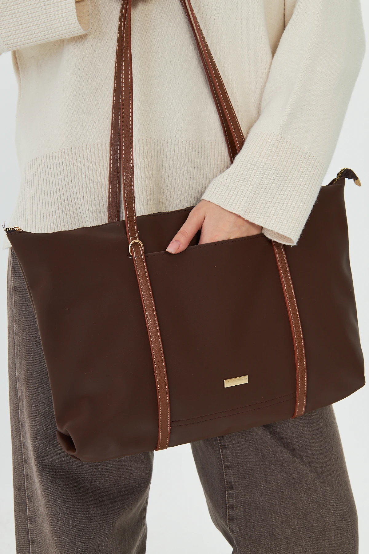 Isola Büyük Boy Şeritli Kadın Omuz, Kol ve El Çantası - Kahverengi