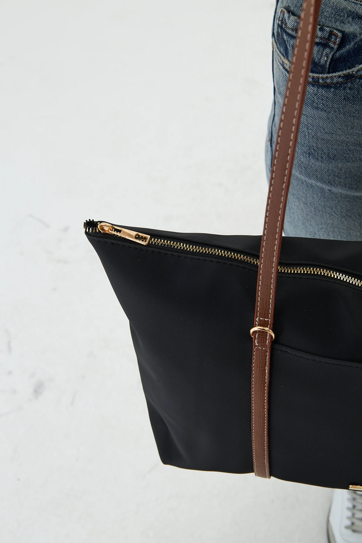 Isola Büyük Boy Şeritli Kadın Omuz, Kol ve El Çantası - Siyah