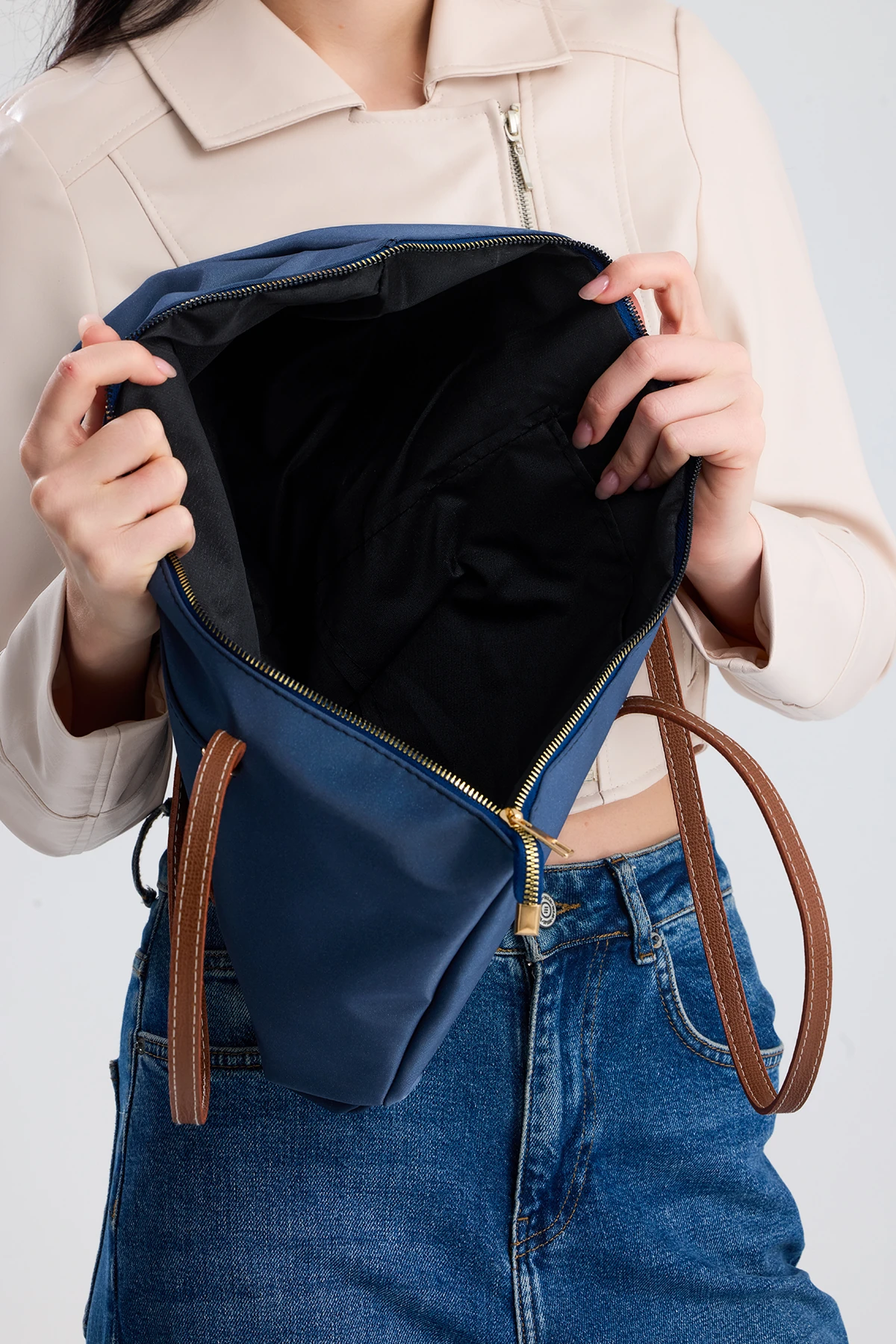 Isola Büyük Boy Şeritli Kadın Omuz, Kol ve El Çantası - Lacivert