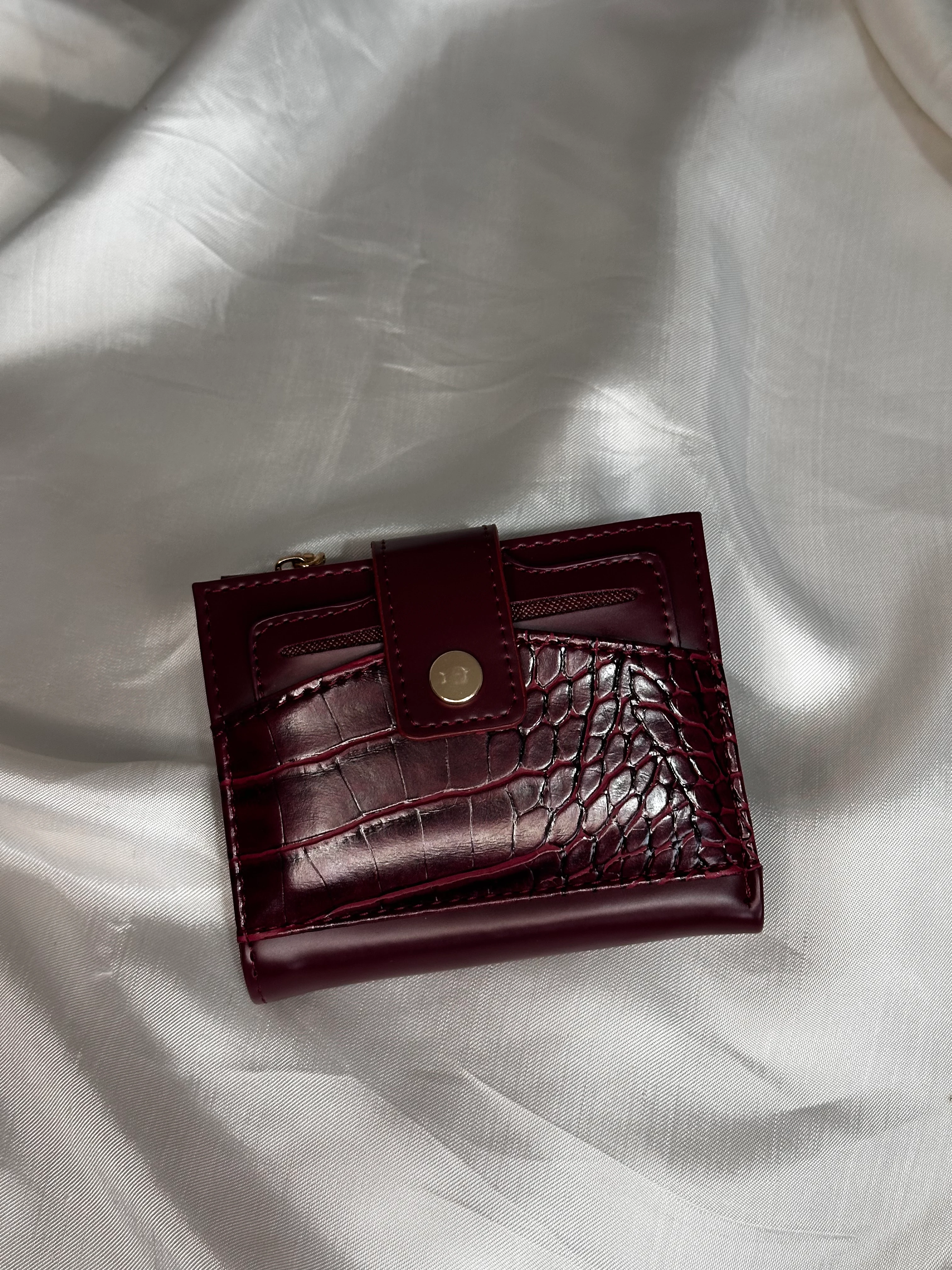 Suni Deri Kadın Orta Boy Çıtçıtlı Cüzdan, Kartlık, Kağıt ve Bozuk Para Bölme Detaylı - Bordo