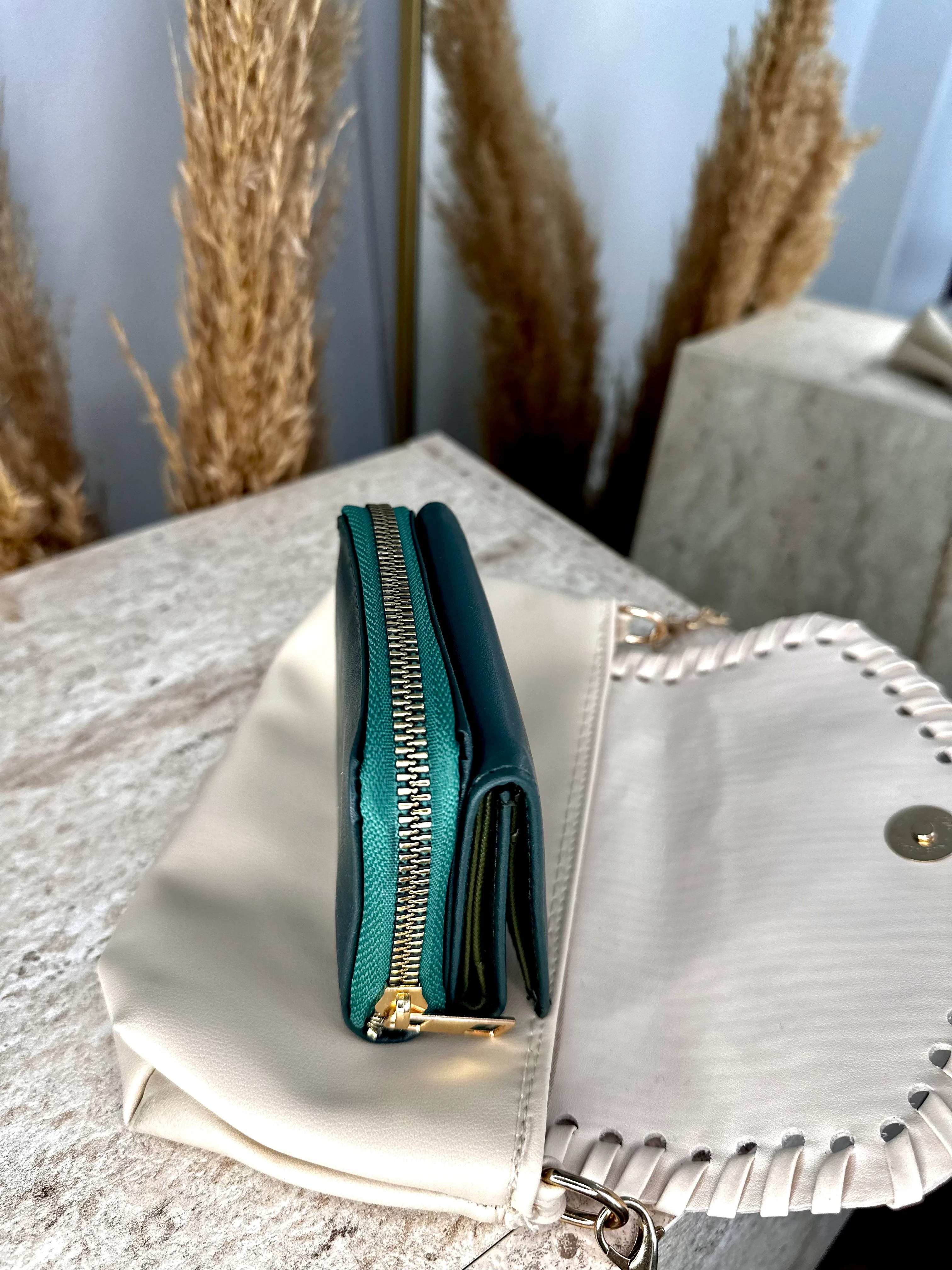 Suni Deri Kadın Orta Boy Çıtçıtlı Cüzdan- Kağıt ve Bozuk Para Bölmeli - Haki