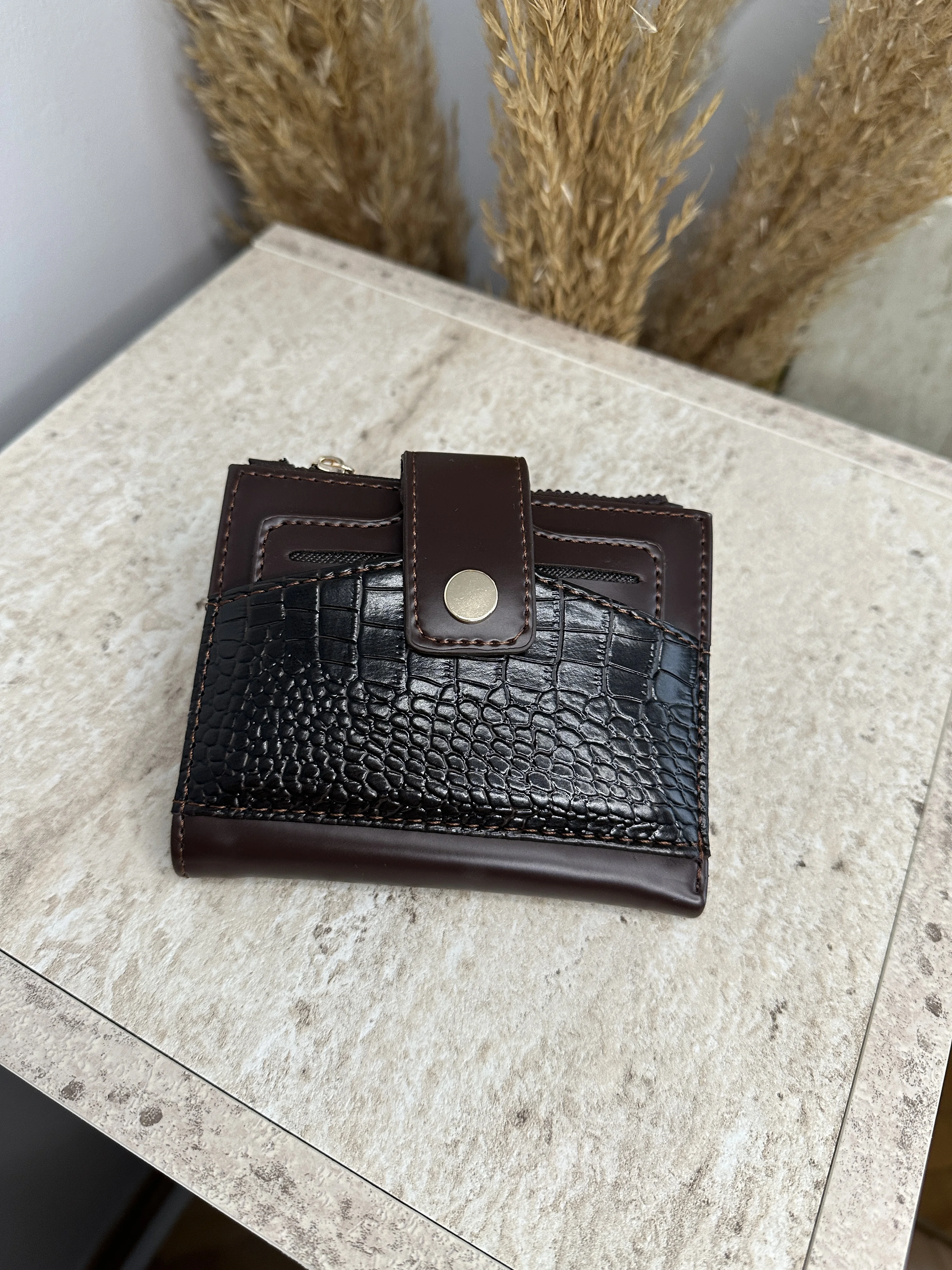 Suni Deri Kadın Orta Boy Çıtçıtlı Cüzdan, Kartlık, Kağıt ve Bozuk Para Bölme Detaylı - Kahverengi