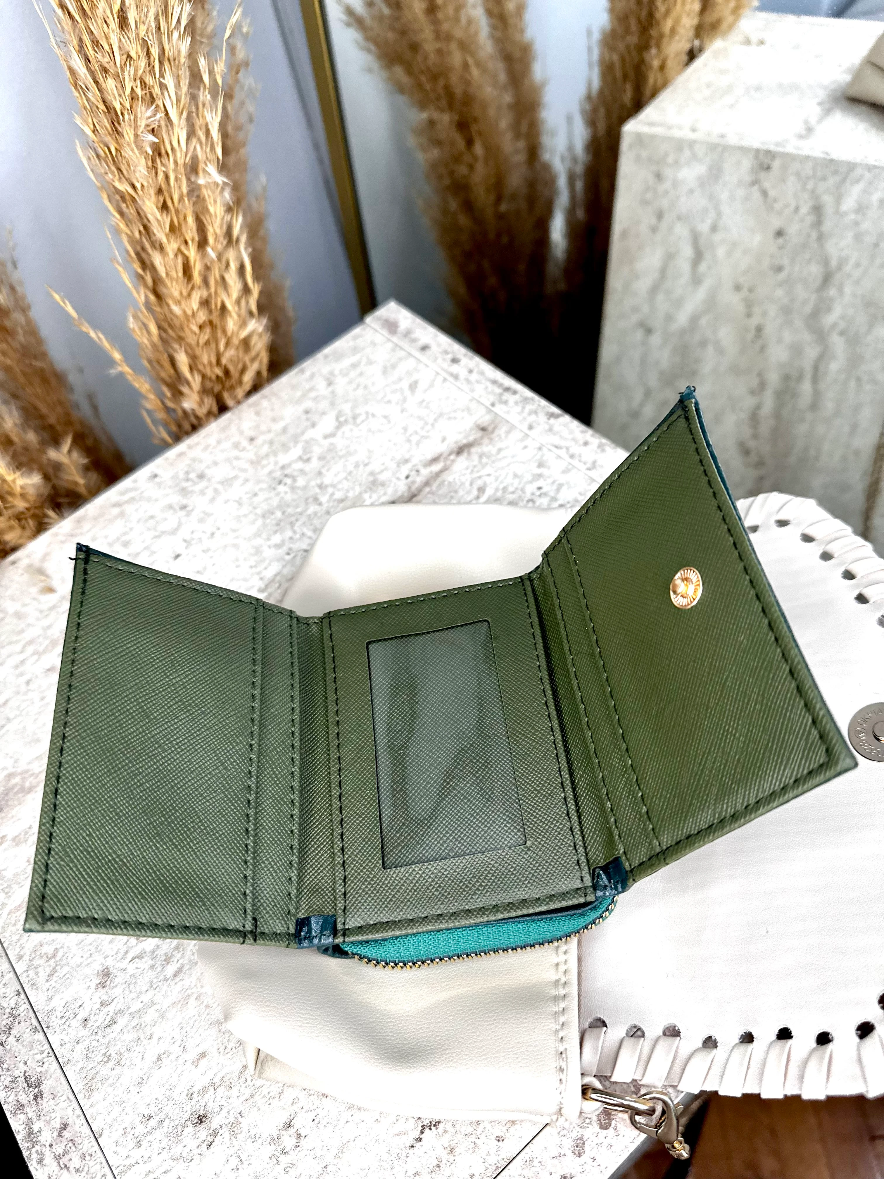 Suni Deri Kadın Orta Boy Çıtçıtlı Cüzdan- Kağıt ve Bozuk Para Bölmeli - Haki