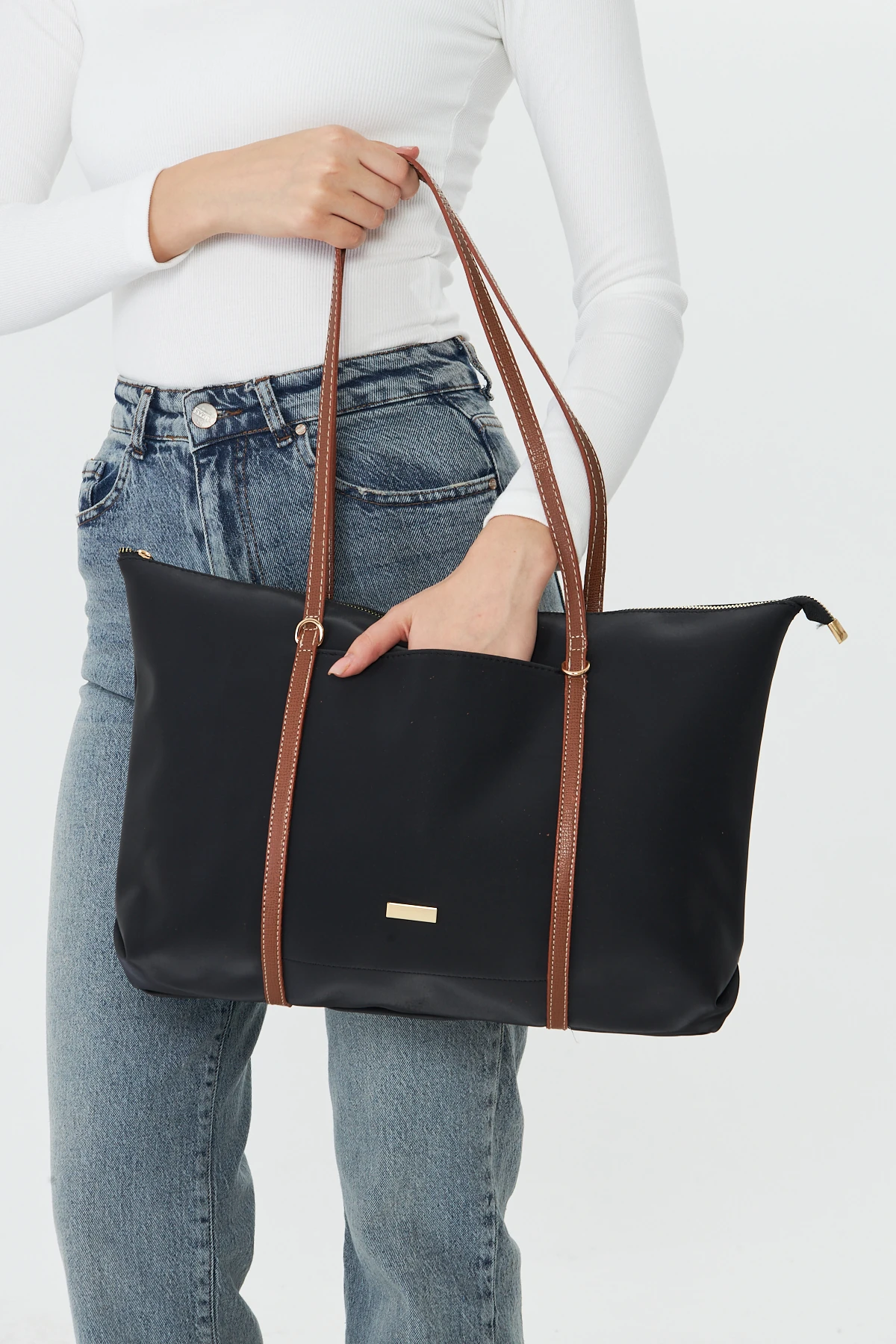 Isola Büyük Boy Şeritli Kadın Omuz, Kol ve El Çantası - Siyah