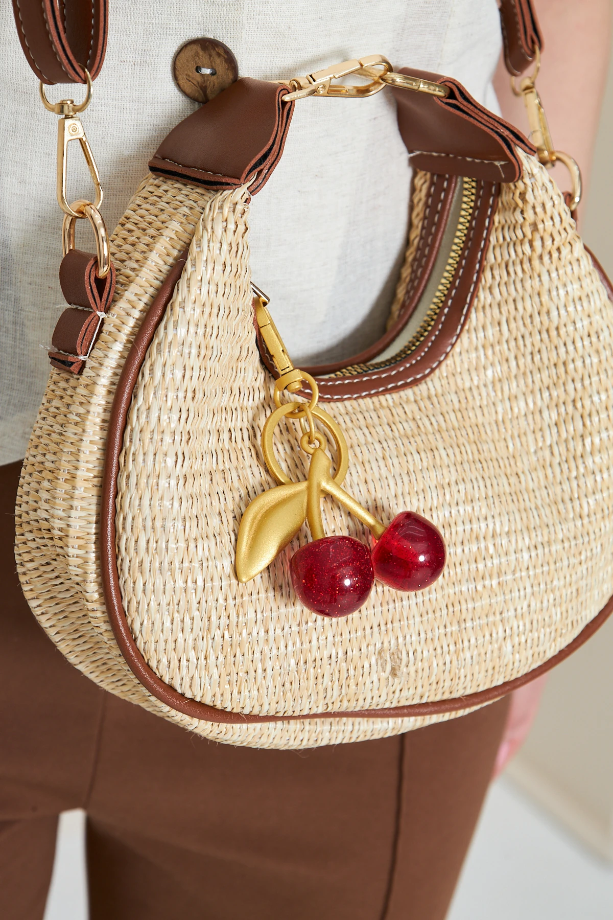 Mira Orijinal Hasır Dokuma Charm Hediyeli Kadın El, Kol ve Omuz Çantası - Taba