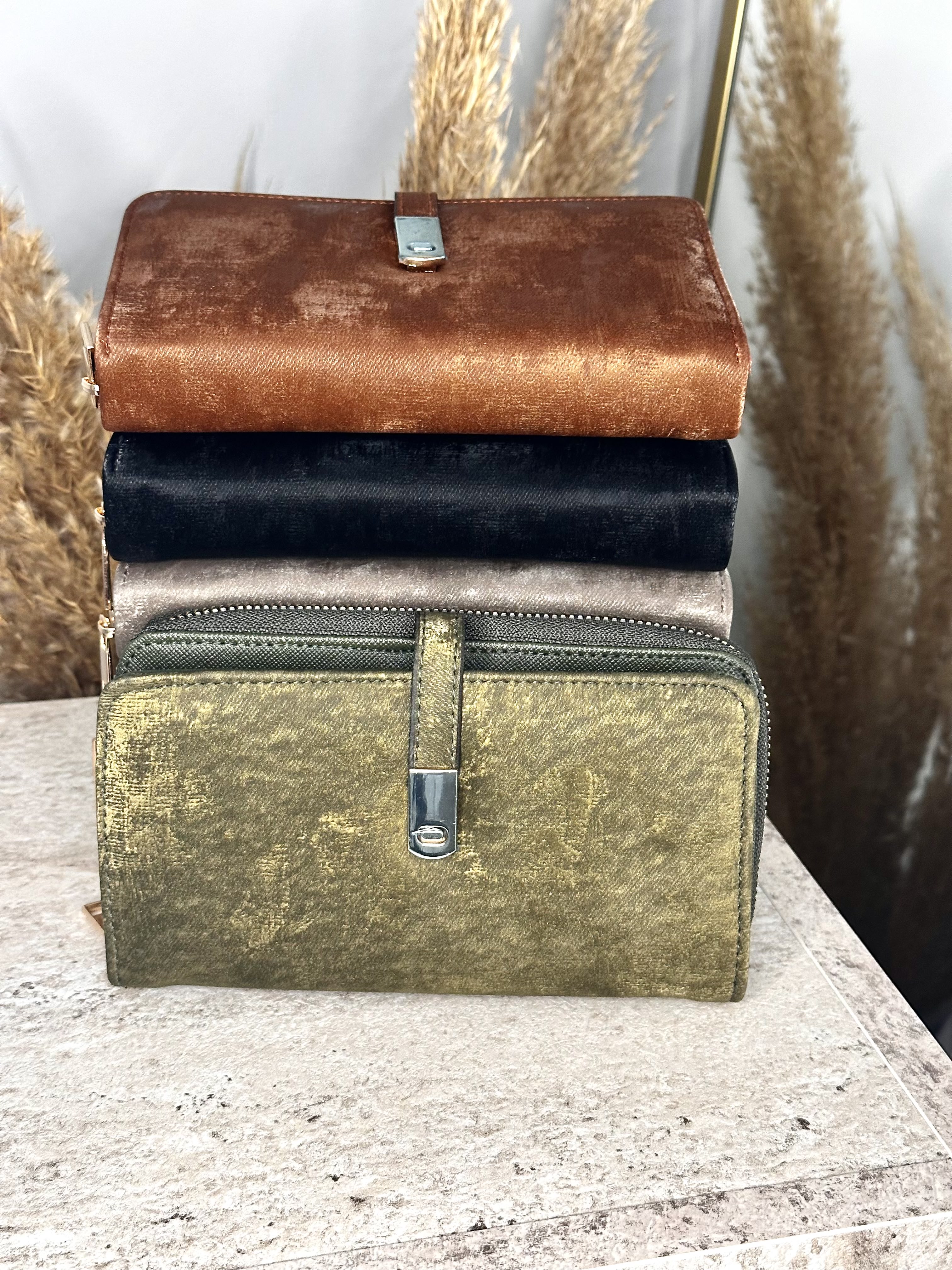 Suet Kadın Çıtçıtlı Cüzdan - Fermuarlı Telefon, Kağıt ve Bozuk Para Bölmeli - Haki